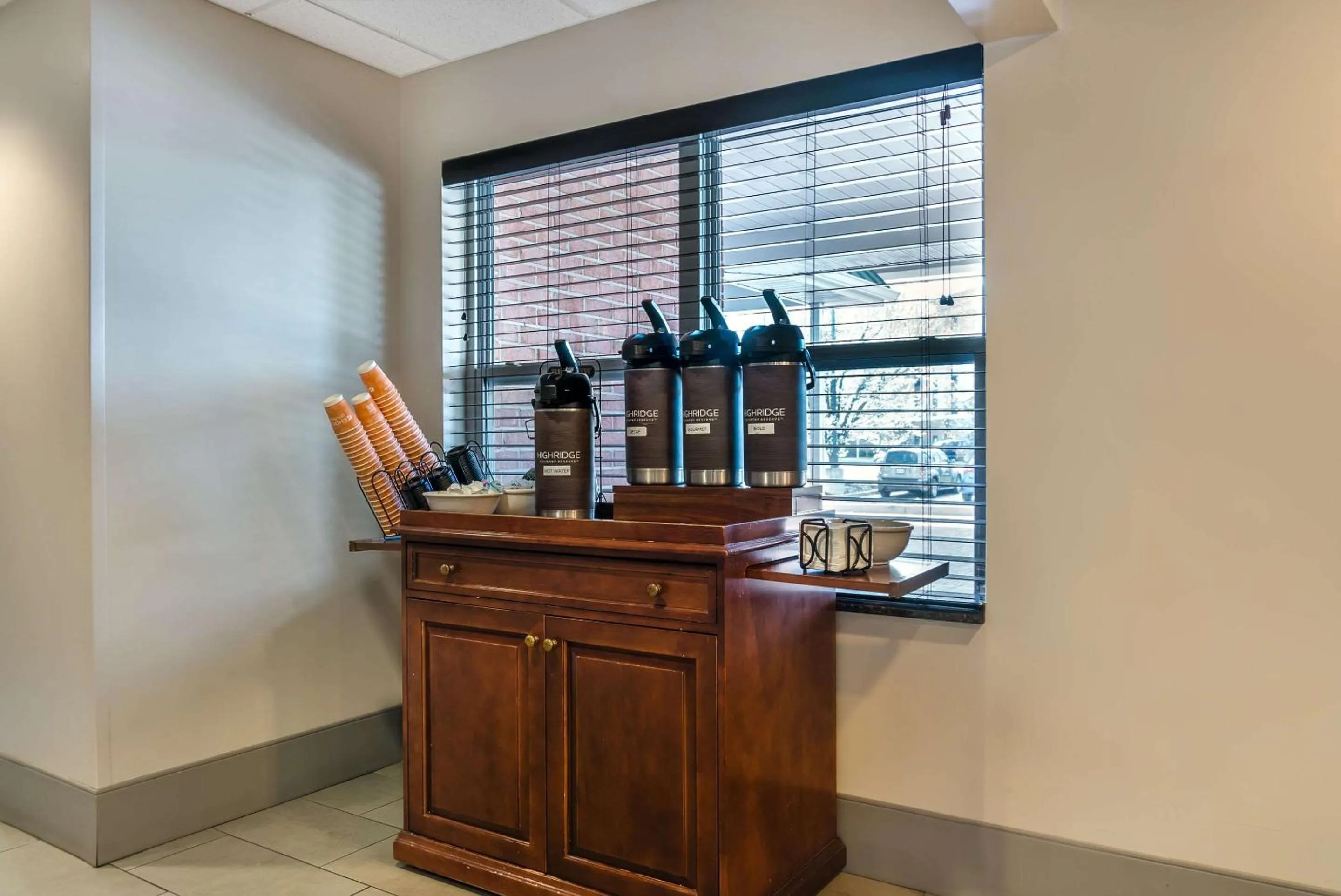 Lobby or reception in Country Inn & Suites by Radisson, Rossford - Toledo South