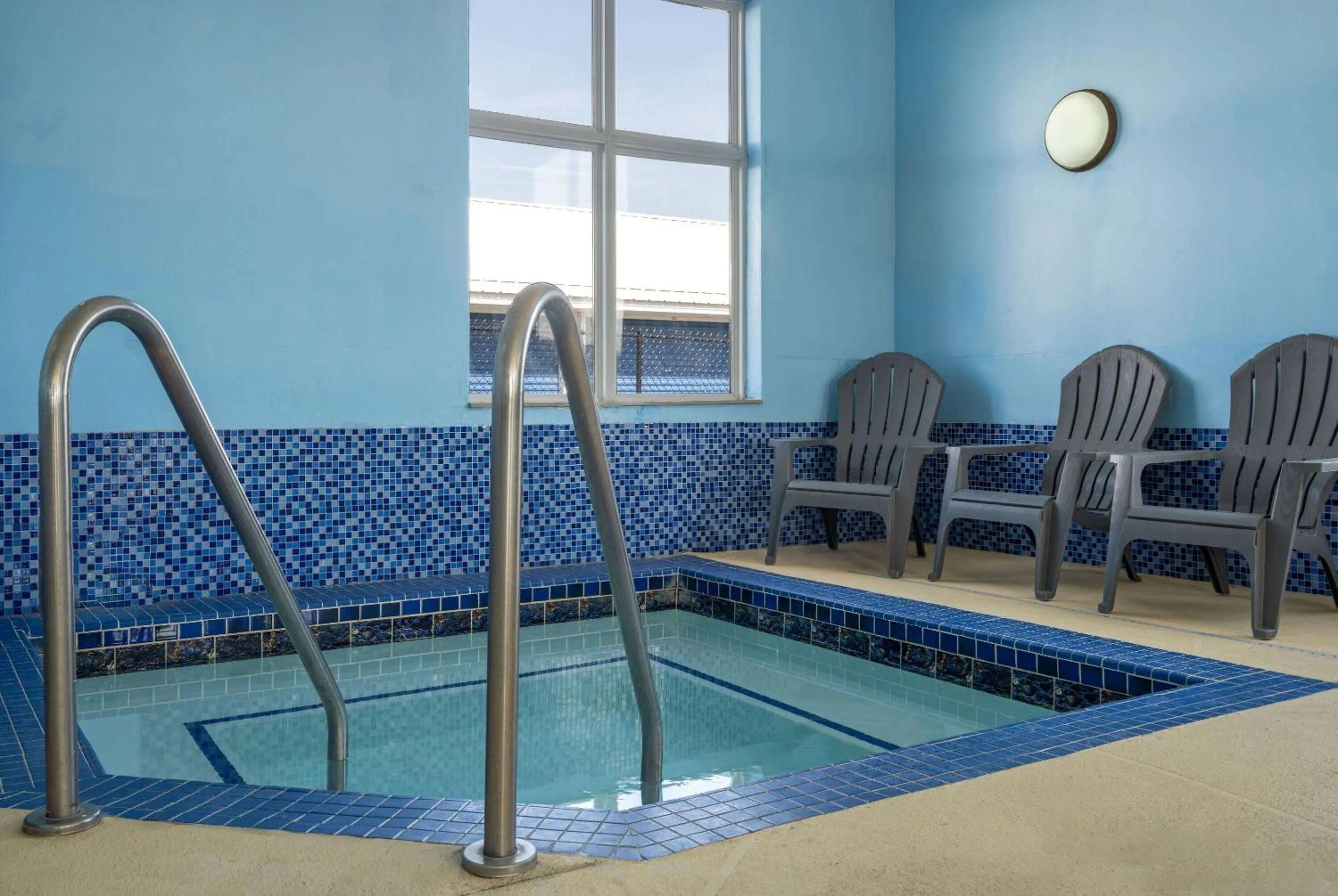 Hot Tub in Days Inn by Wyndham Neenah