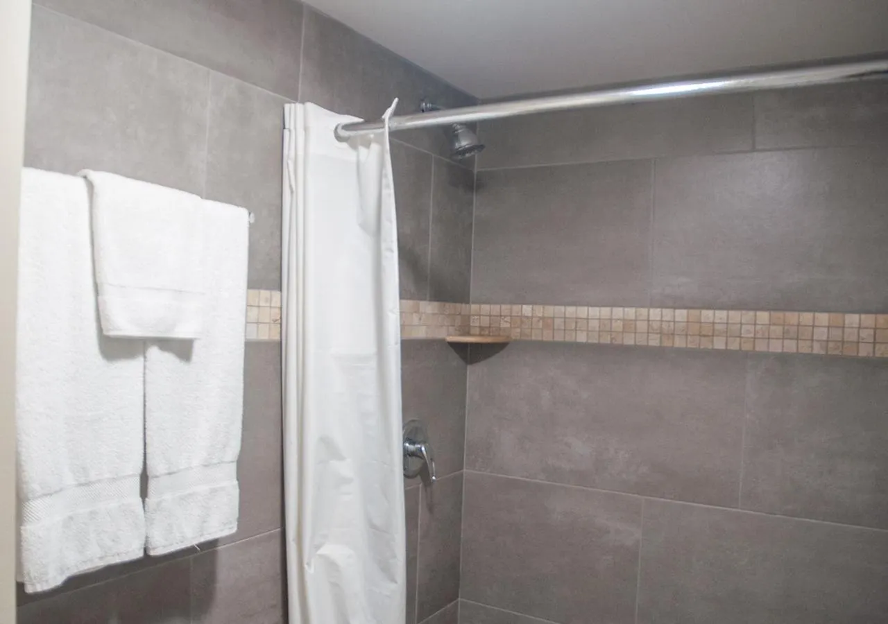 Shower in Del Mar Inn Rosarito
