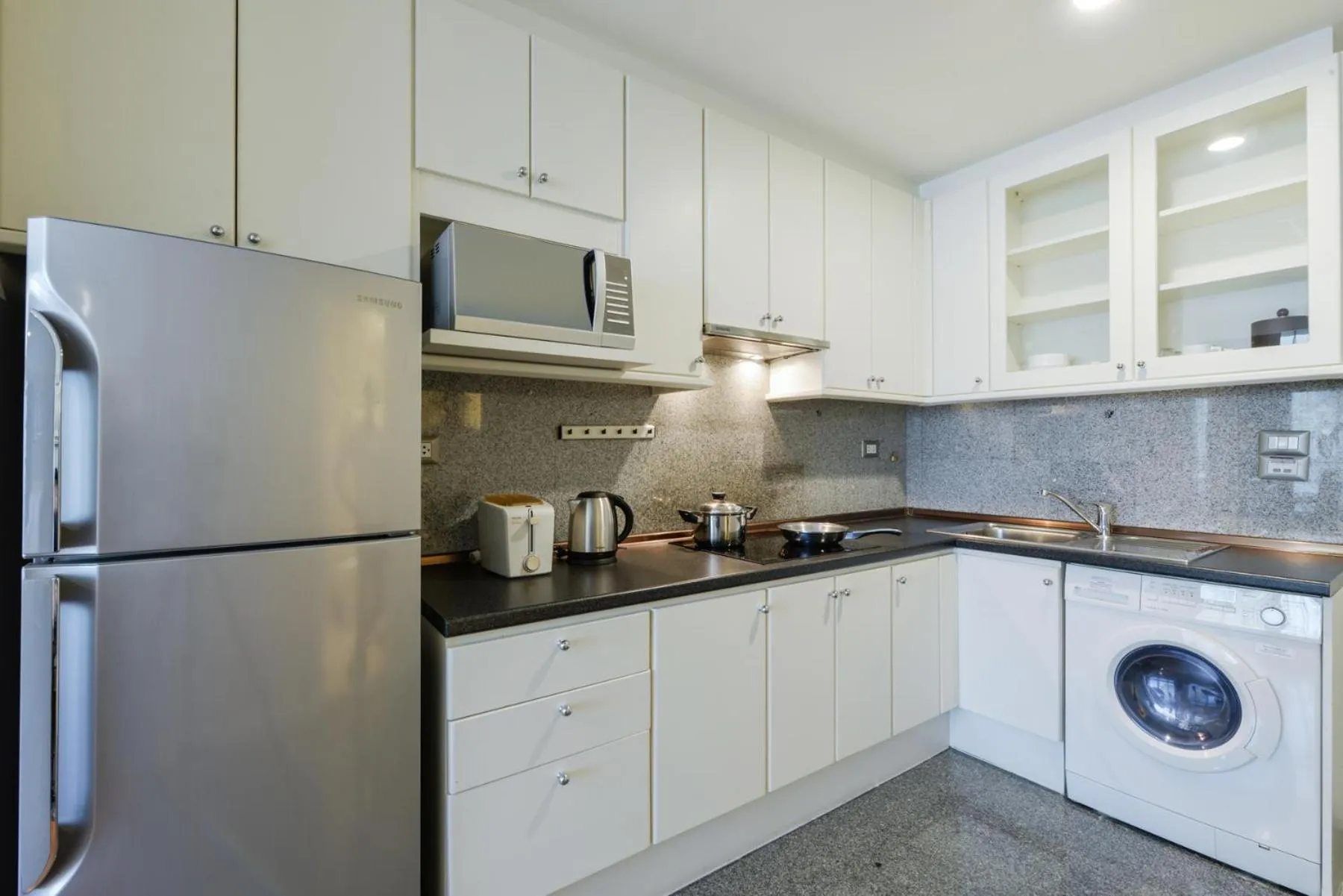 Kitchen or kitchenette in Centre Point Hotel Chidlom Bangkok