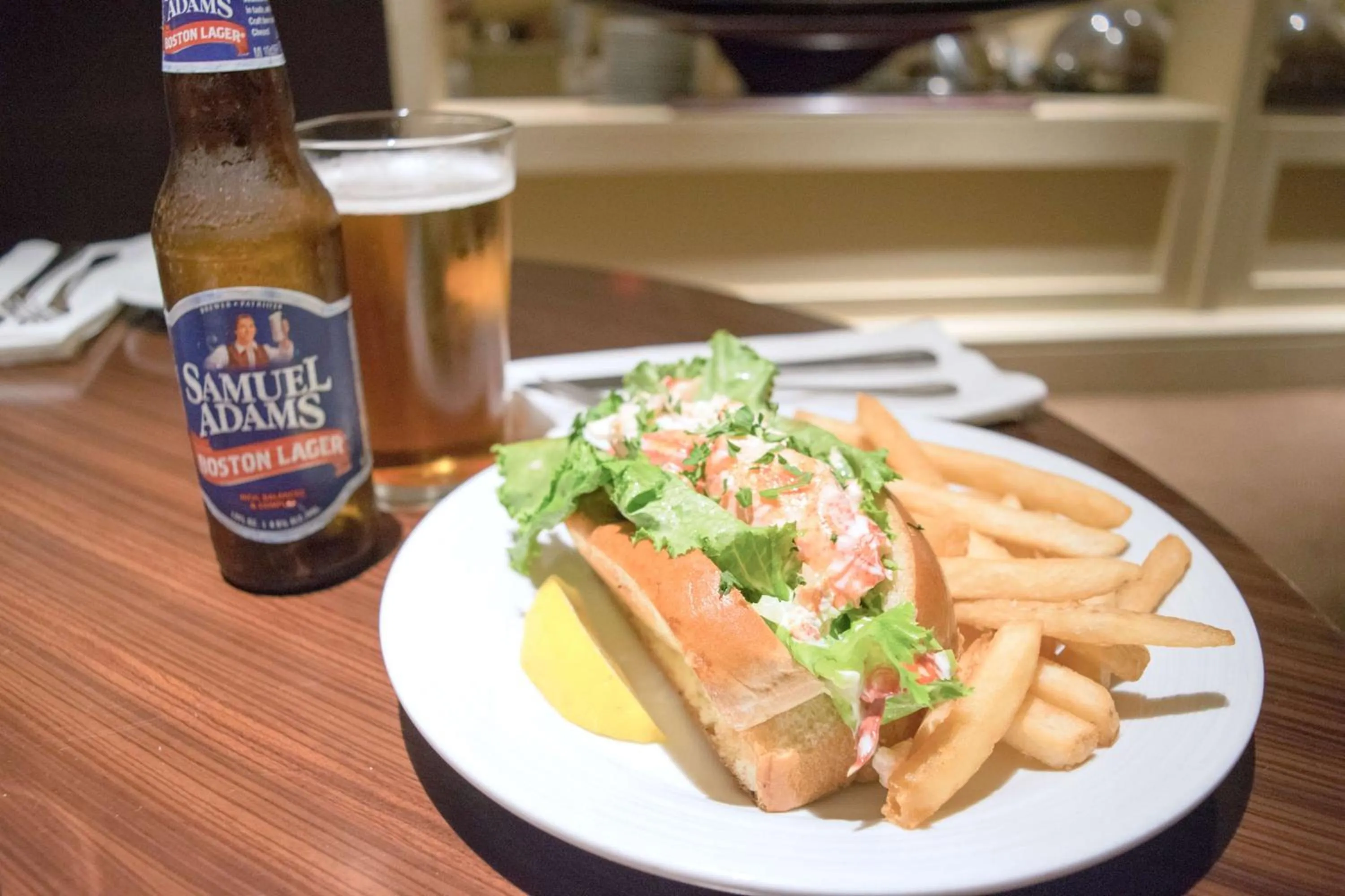 Restaurant/places to eat in DoubleTree Boston North Shore Danvers