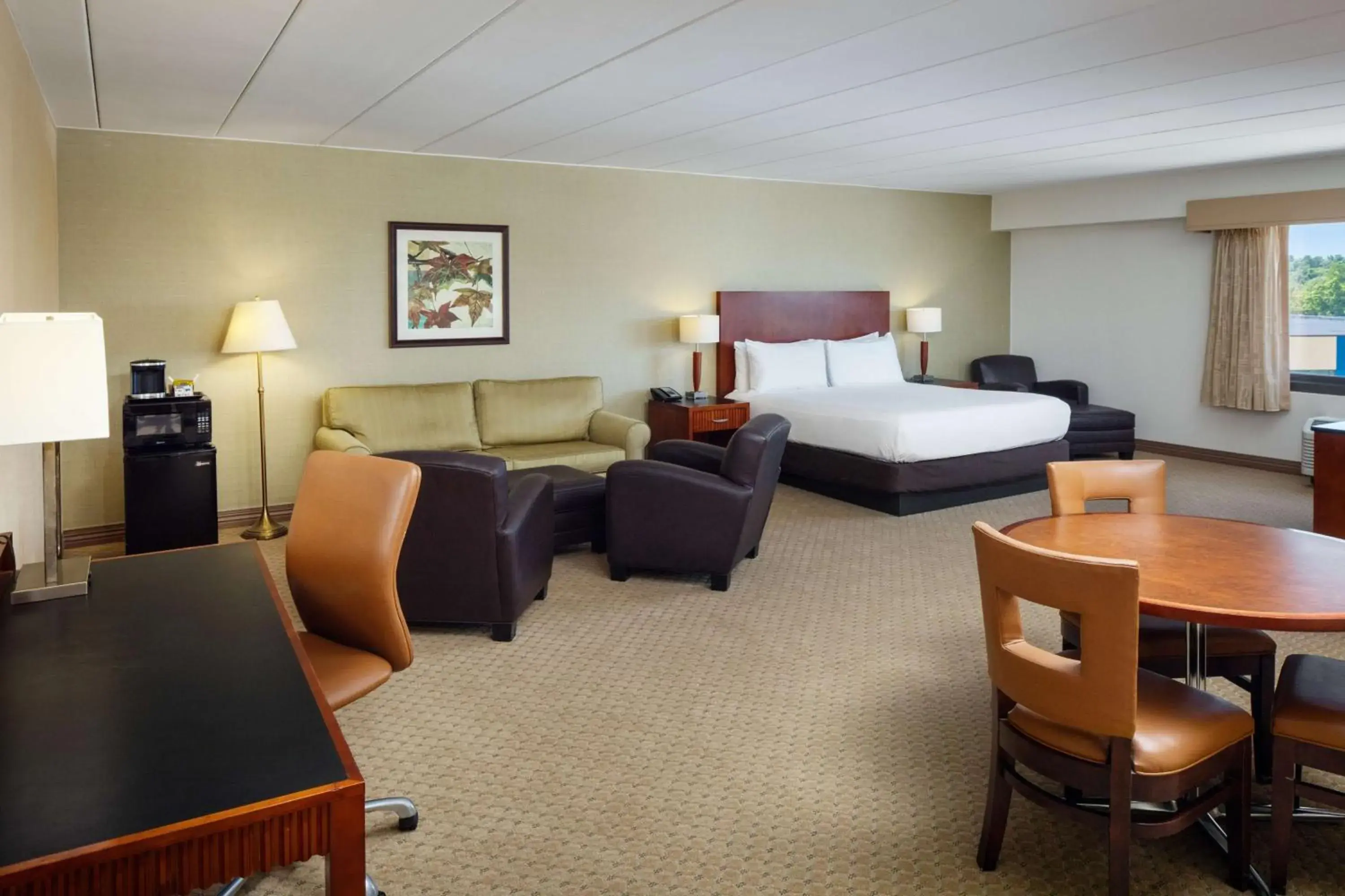 Deluxe King Room in DoubleTree Boston North Shore Danvers Deluxe King Room in DoubleTree Boston North Shore Danvers