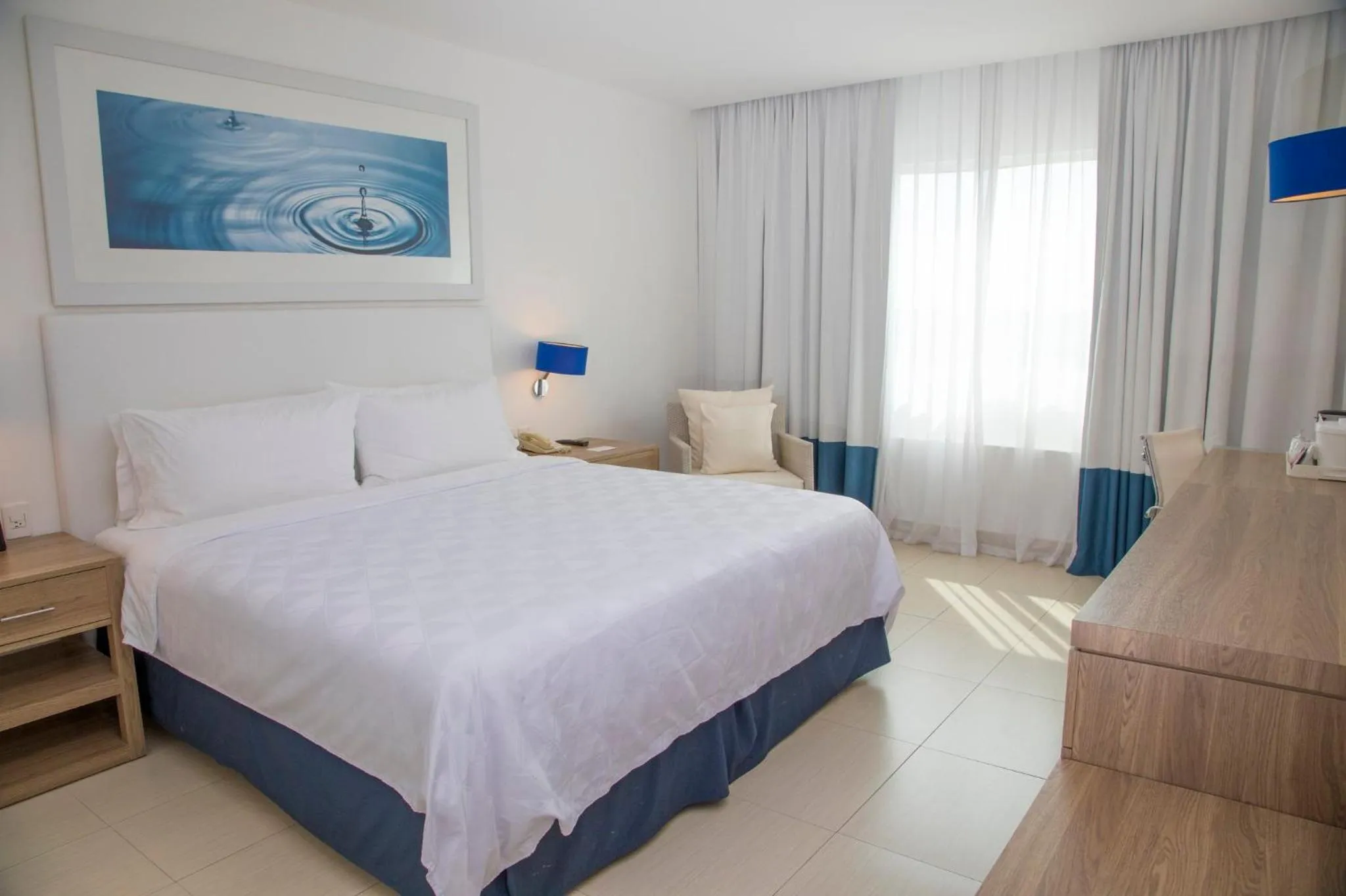 Photo of the whole room, Bed in Holiday Inn Acapulco La Isla by IHG