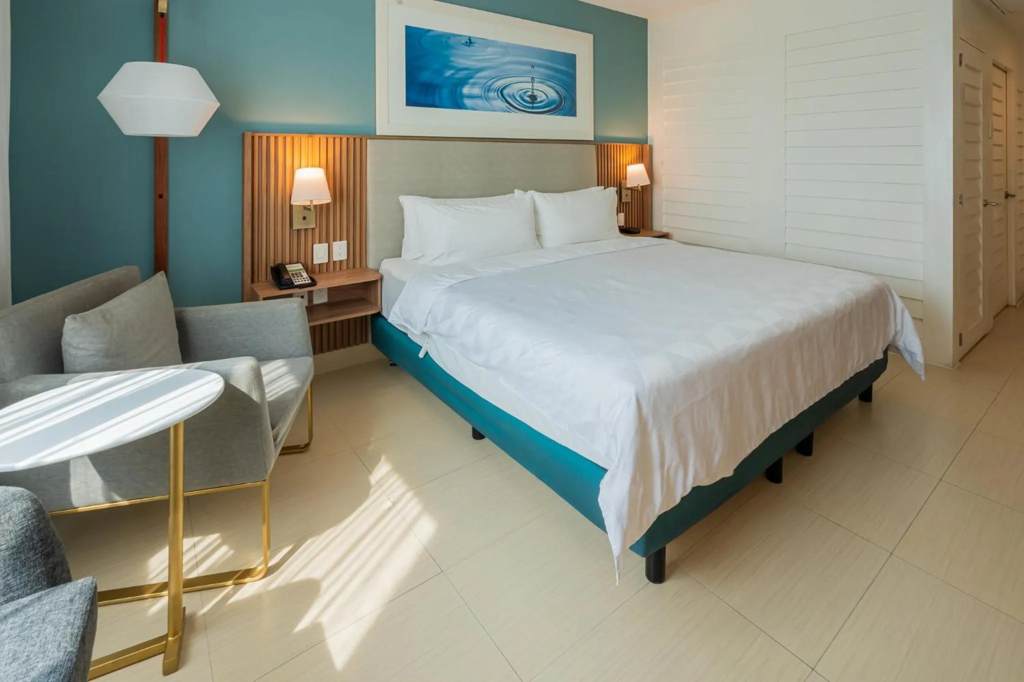 Photo of the whole room, Bed in Holiday Inn Acapulco La Isla by IHG