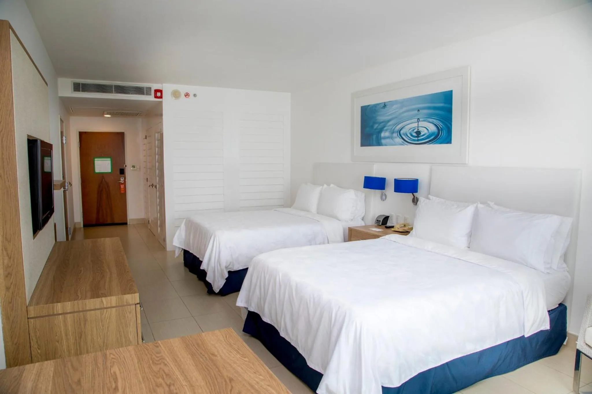 Photo of the whole room, Bed in Holiday Inn Acapulco La Isla by IHG