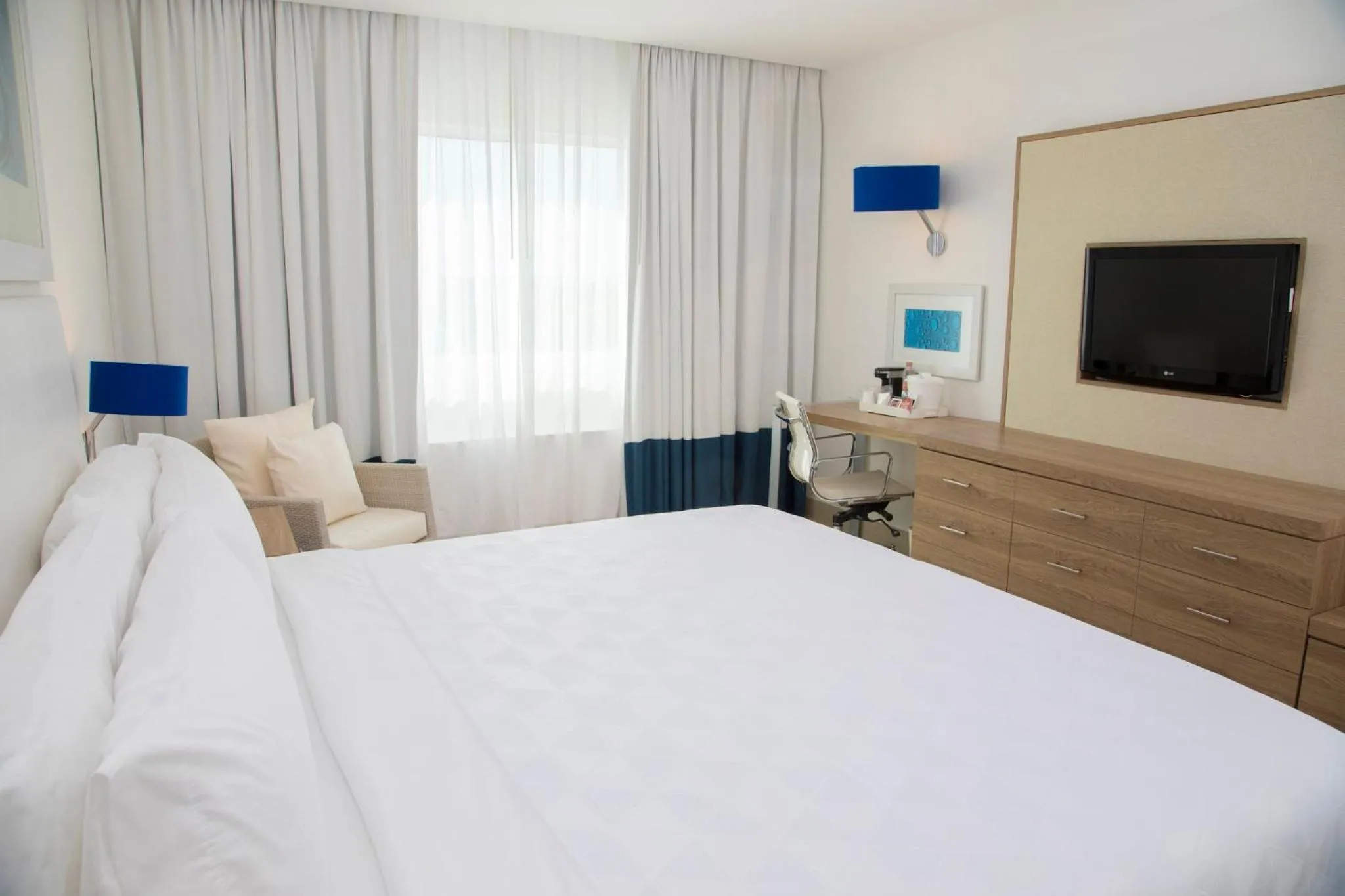 Photo of the whole room, Bed in Holiday Inn Acapulco La Isla by IHG