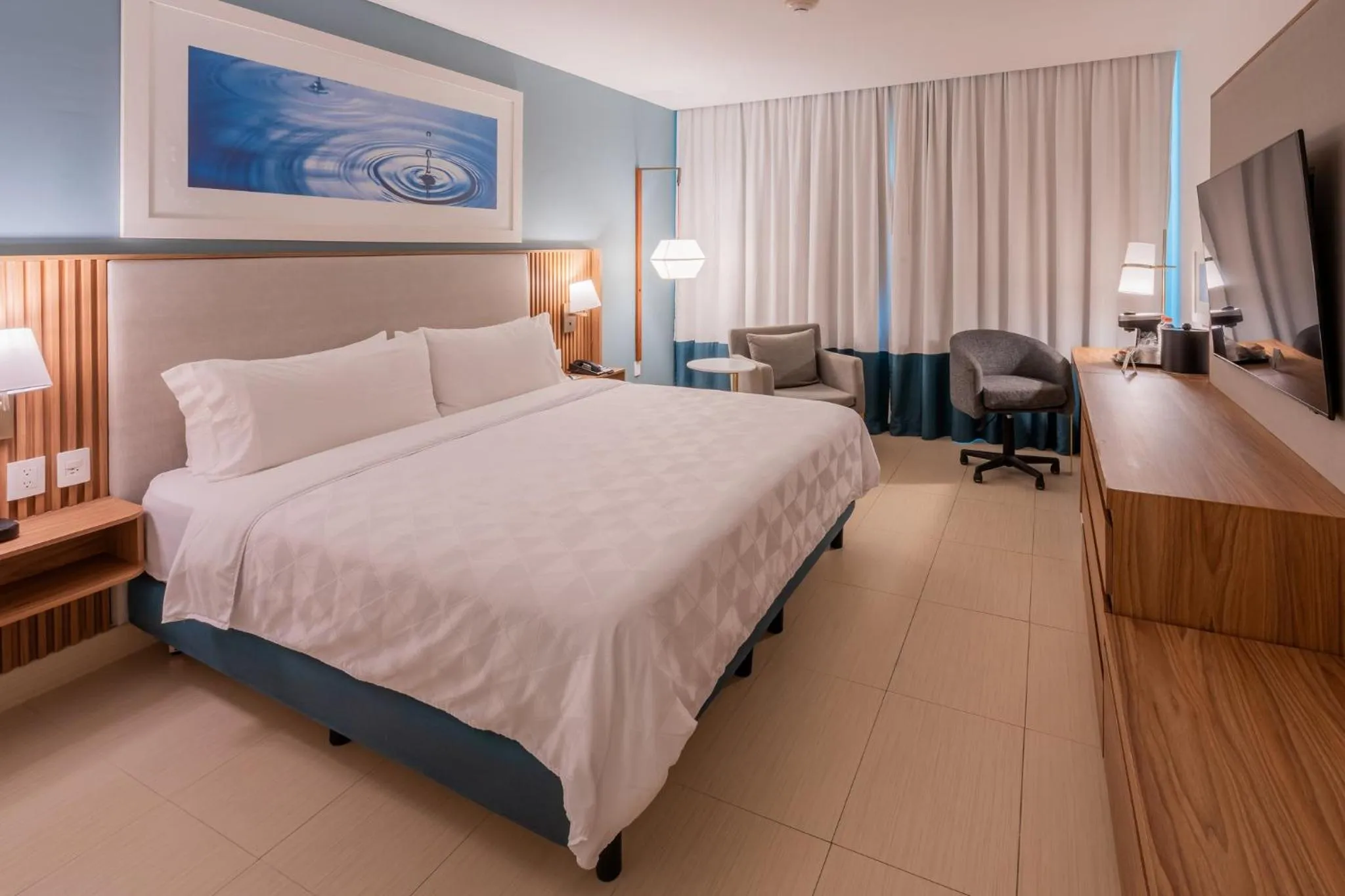Photo of the whole room, Bed in Holiday Inn Acapulco La Isla by IHG