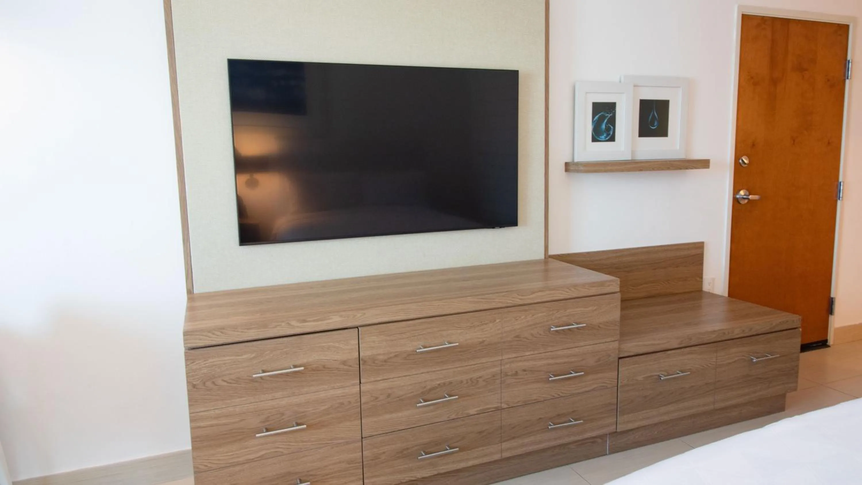 Photo of the whole room in Holiday Inn Acapulco La Isla by IHG