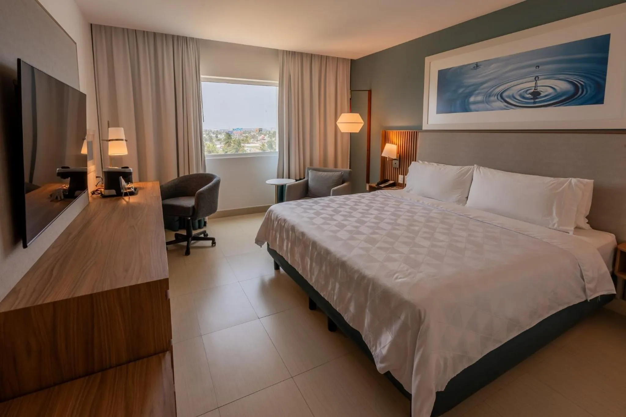 Photo of the whole room, Bed in Holiday Inn Acapulco La Isla by IHG