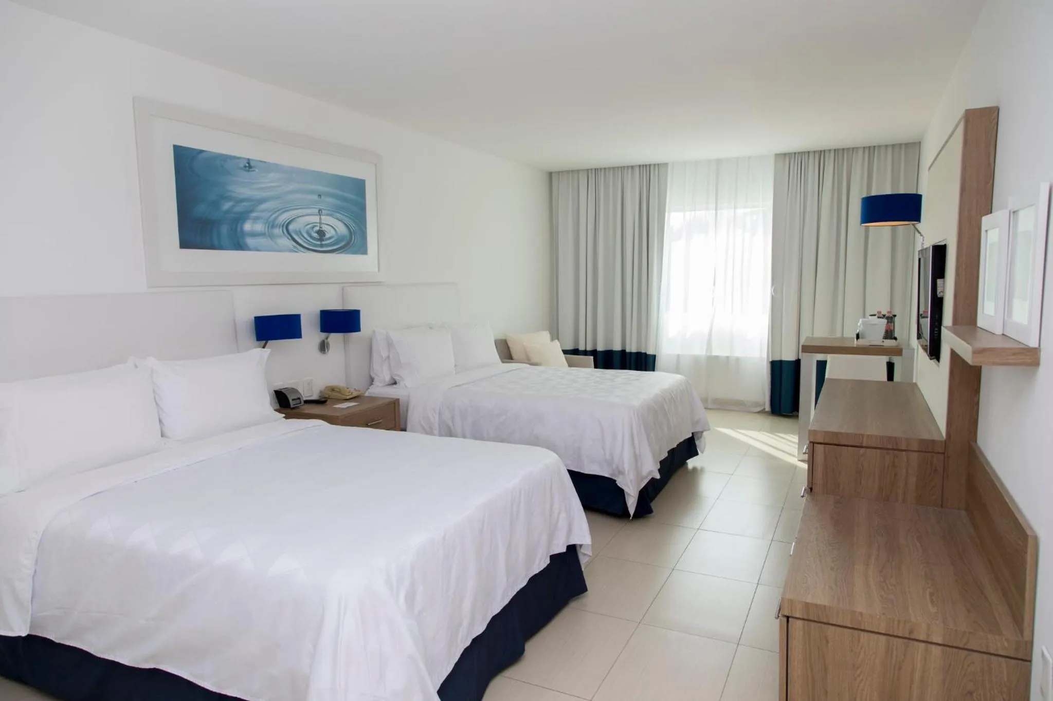 Photo of the whole room, Bed in Holiday Inn Acapulco La Isla by IHG