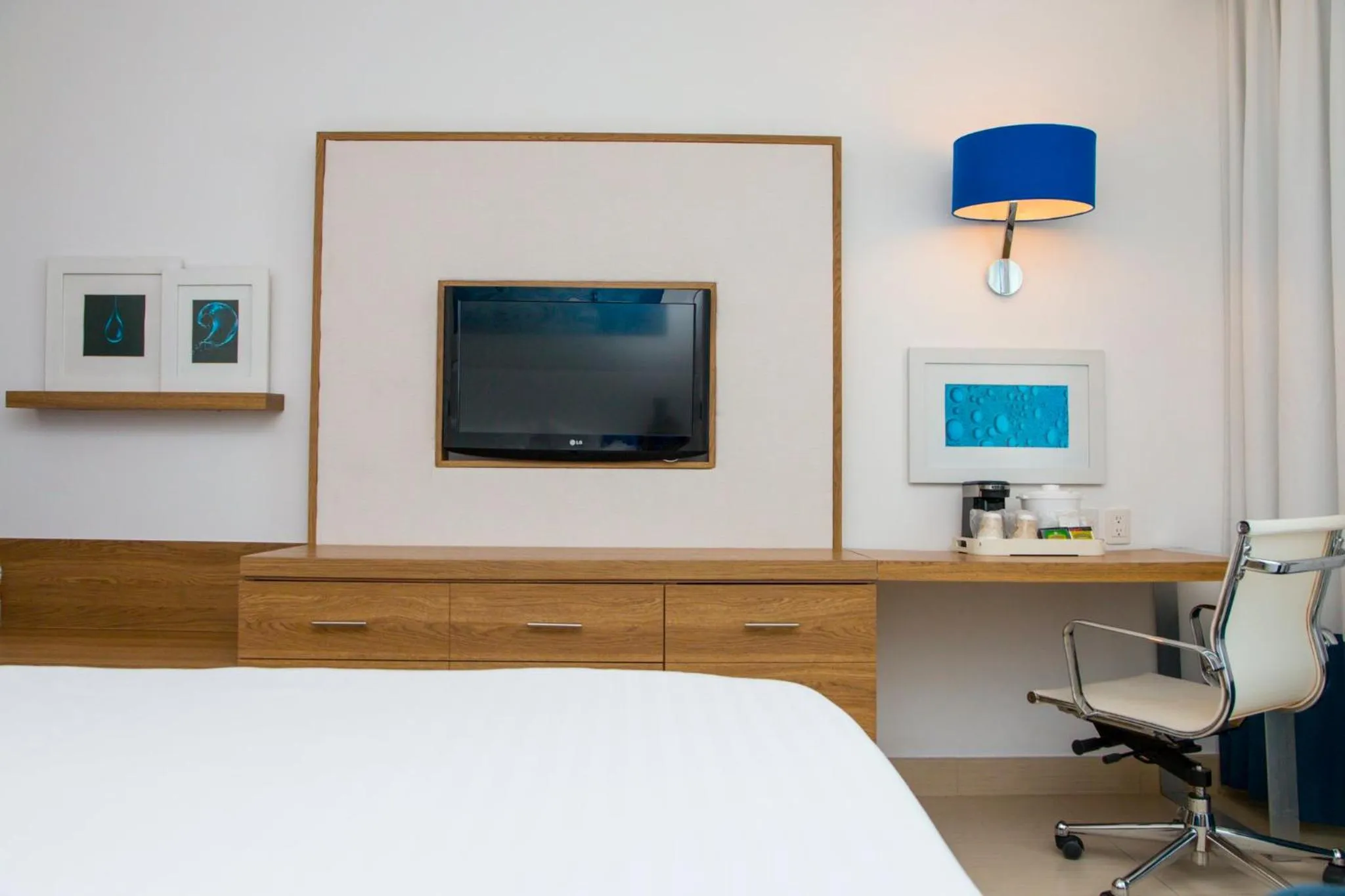 Photo of the whole room, Bed in Holiday Inn Acapulco La Isla by IHG