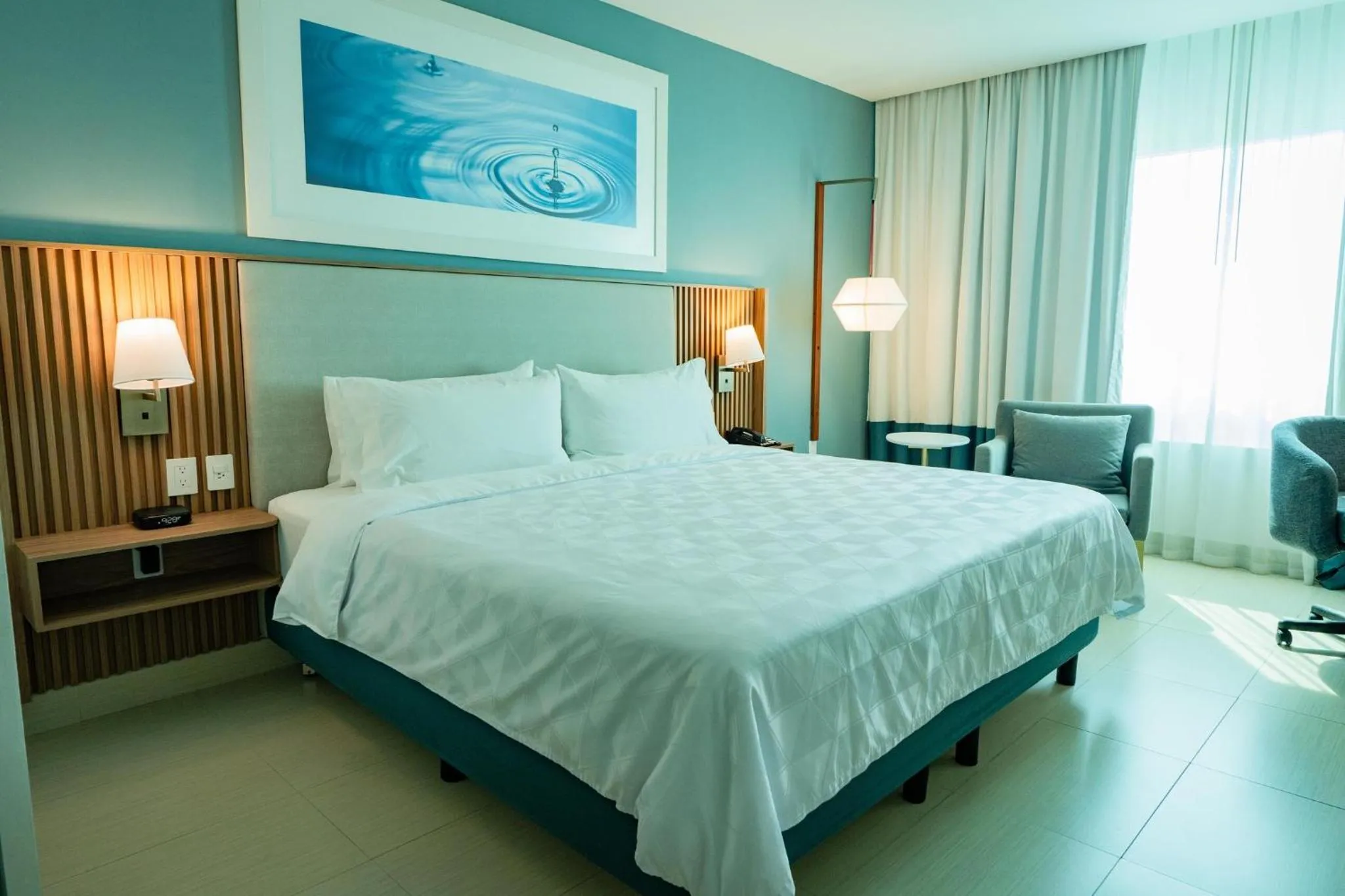 Photo of the whole room, Bed in Holiday Inn Acapulco La Isla by IHG