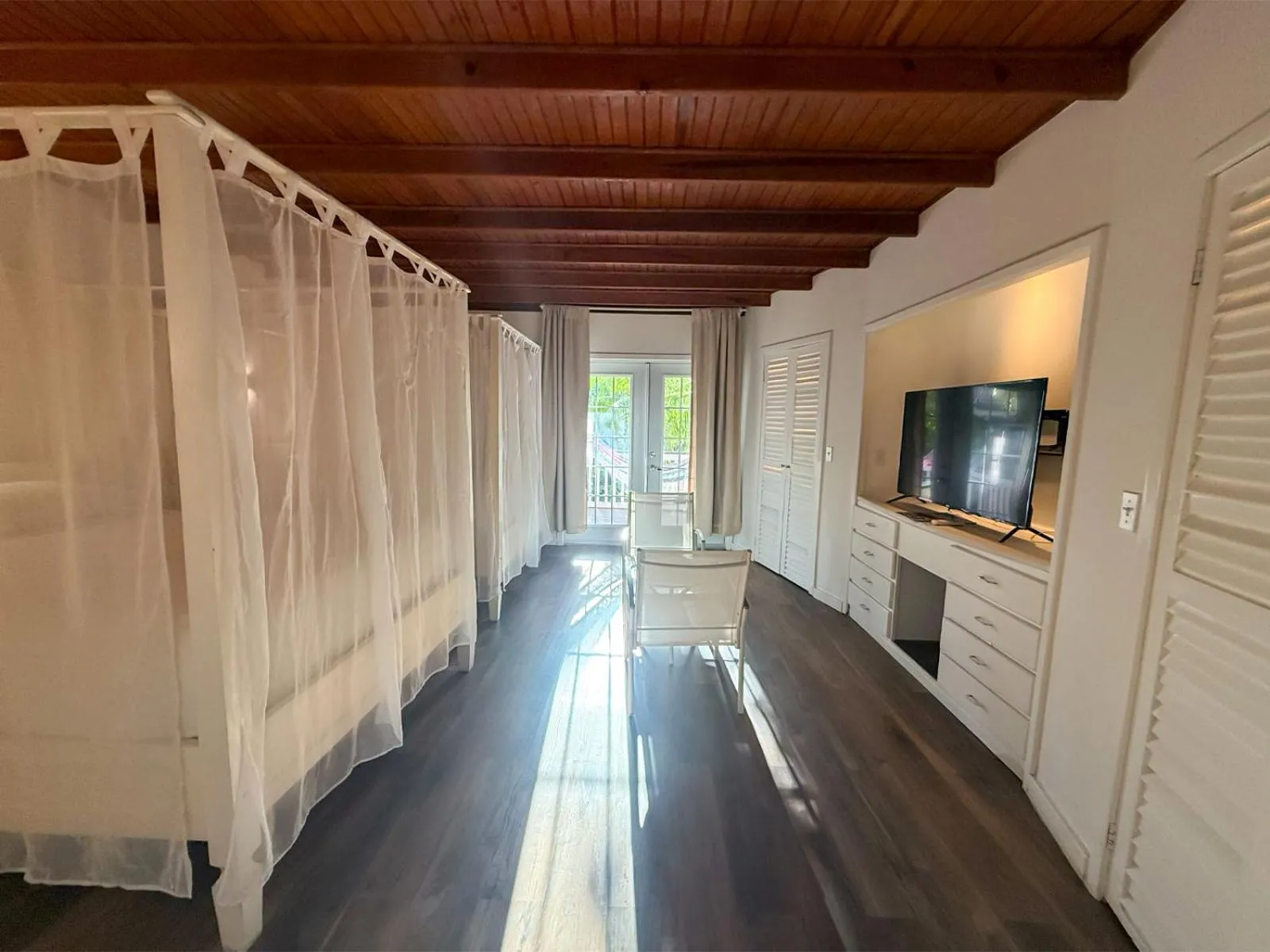 TV and multimedia in Hotel Henry Morgan All Inclusive