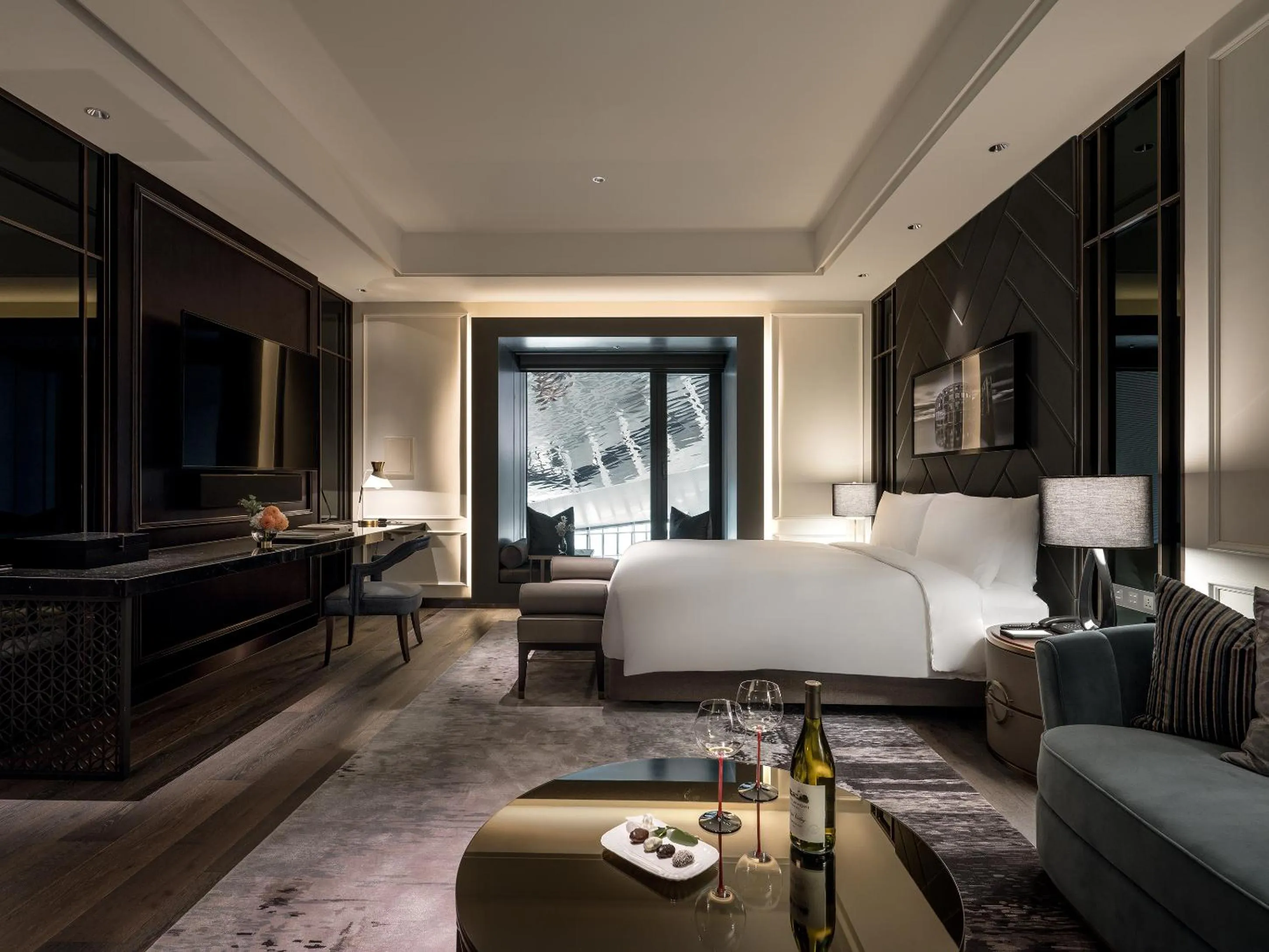 Photo of the whole room, Bed in Art Paradiso, Paradise City