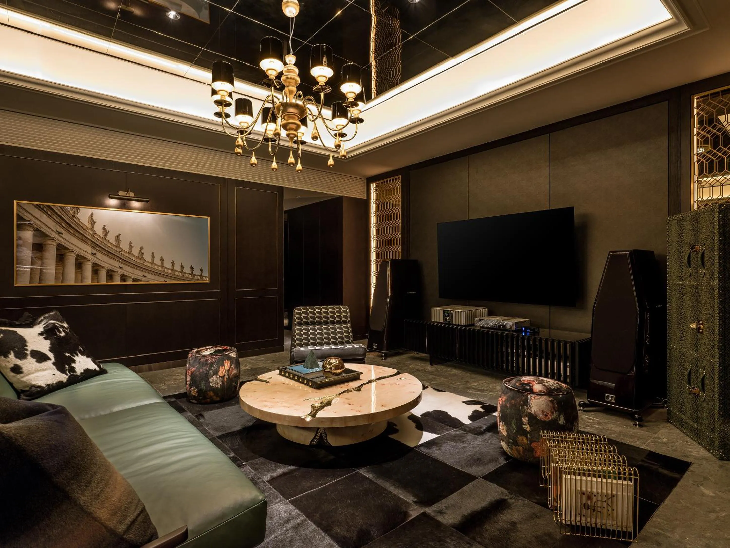 Photo of the whole room in Art Paradiso, Paradise City