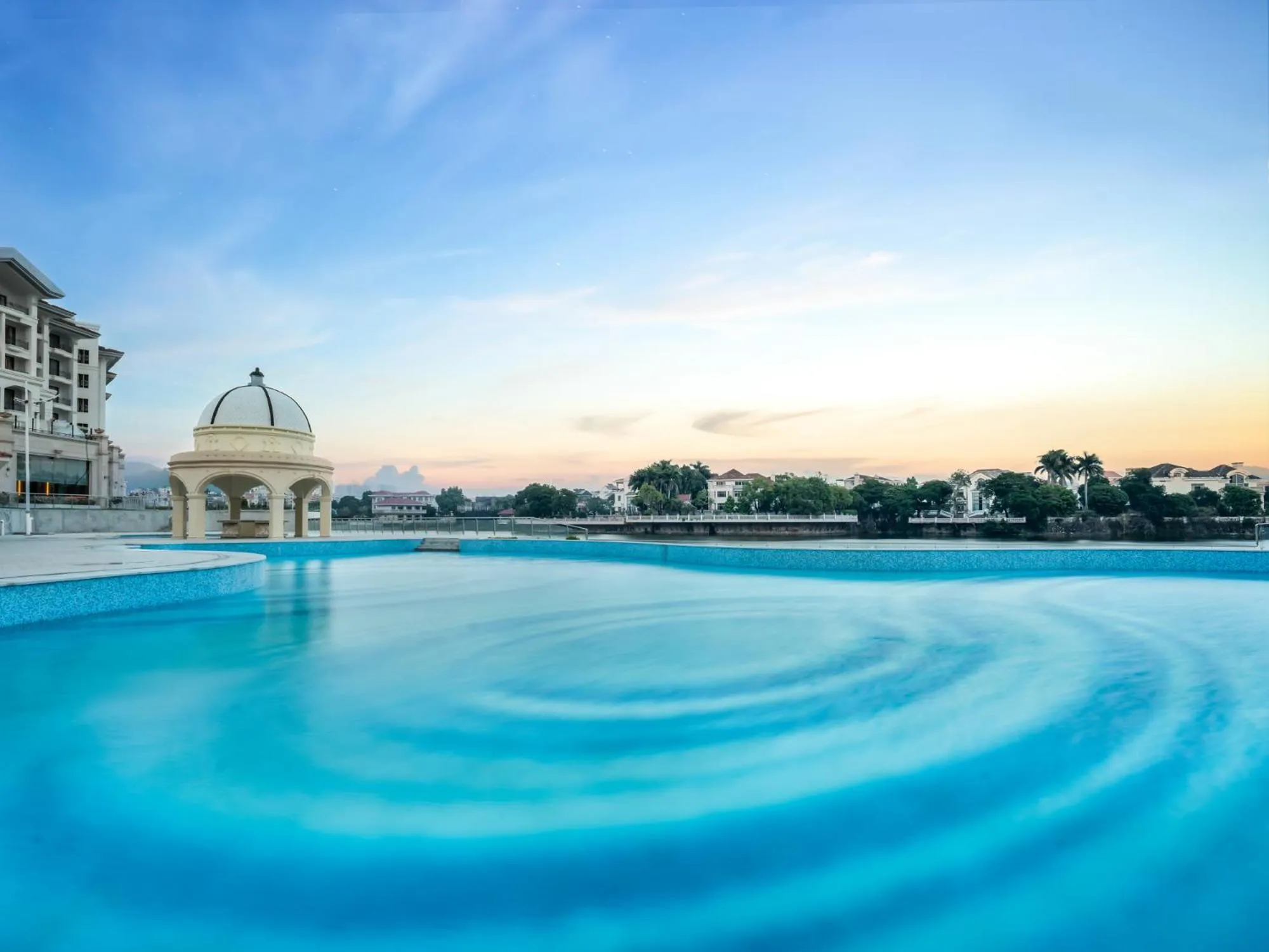 Swimming pool in Four Points by Sheraton Yangjiang City Center