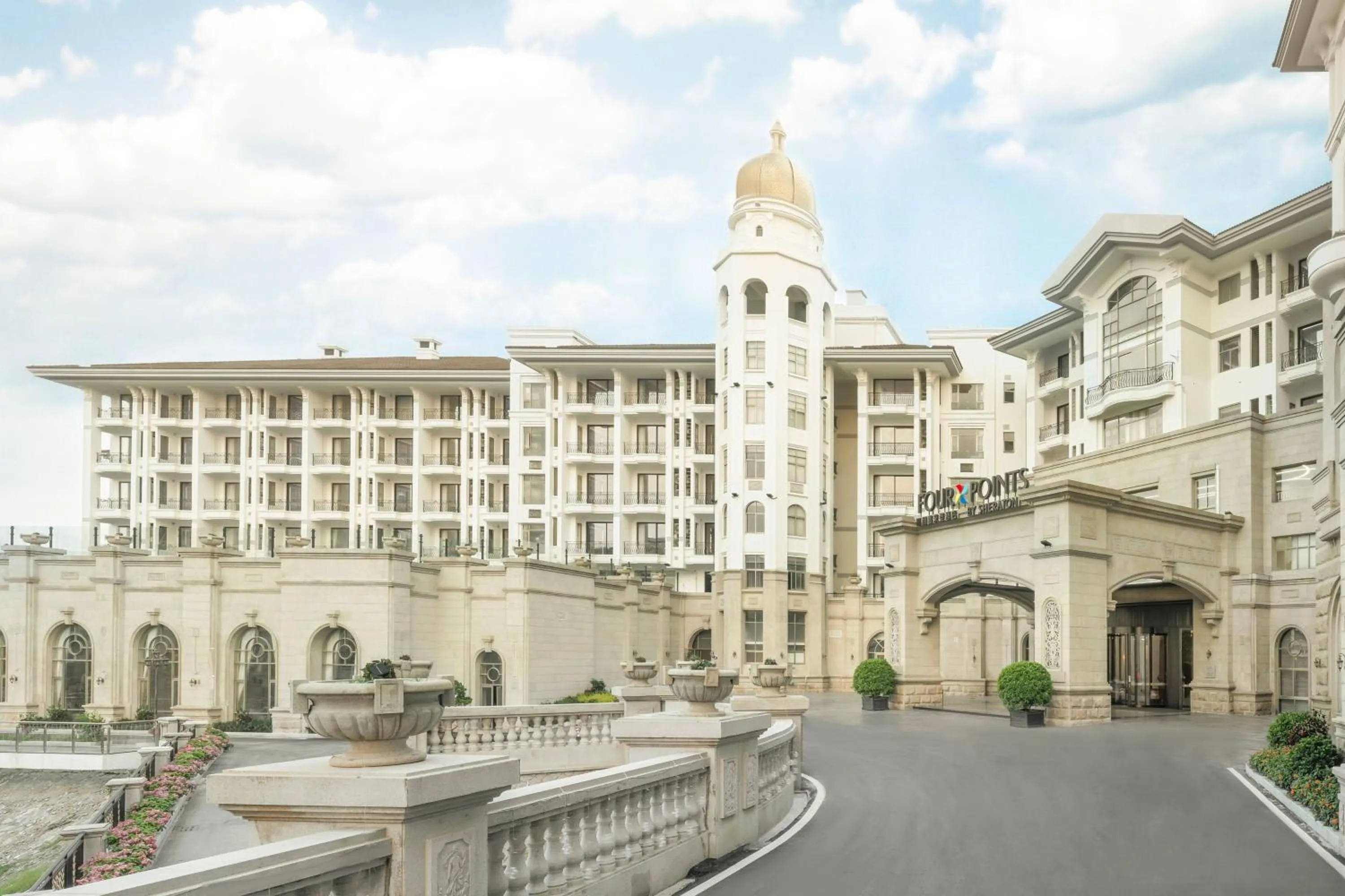 Property building in Four Points by Sheraton Yangjiang City Center