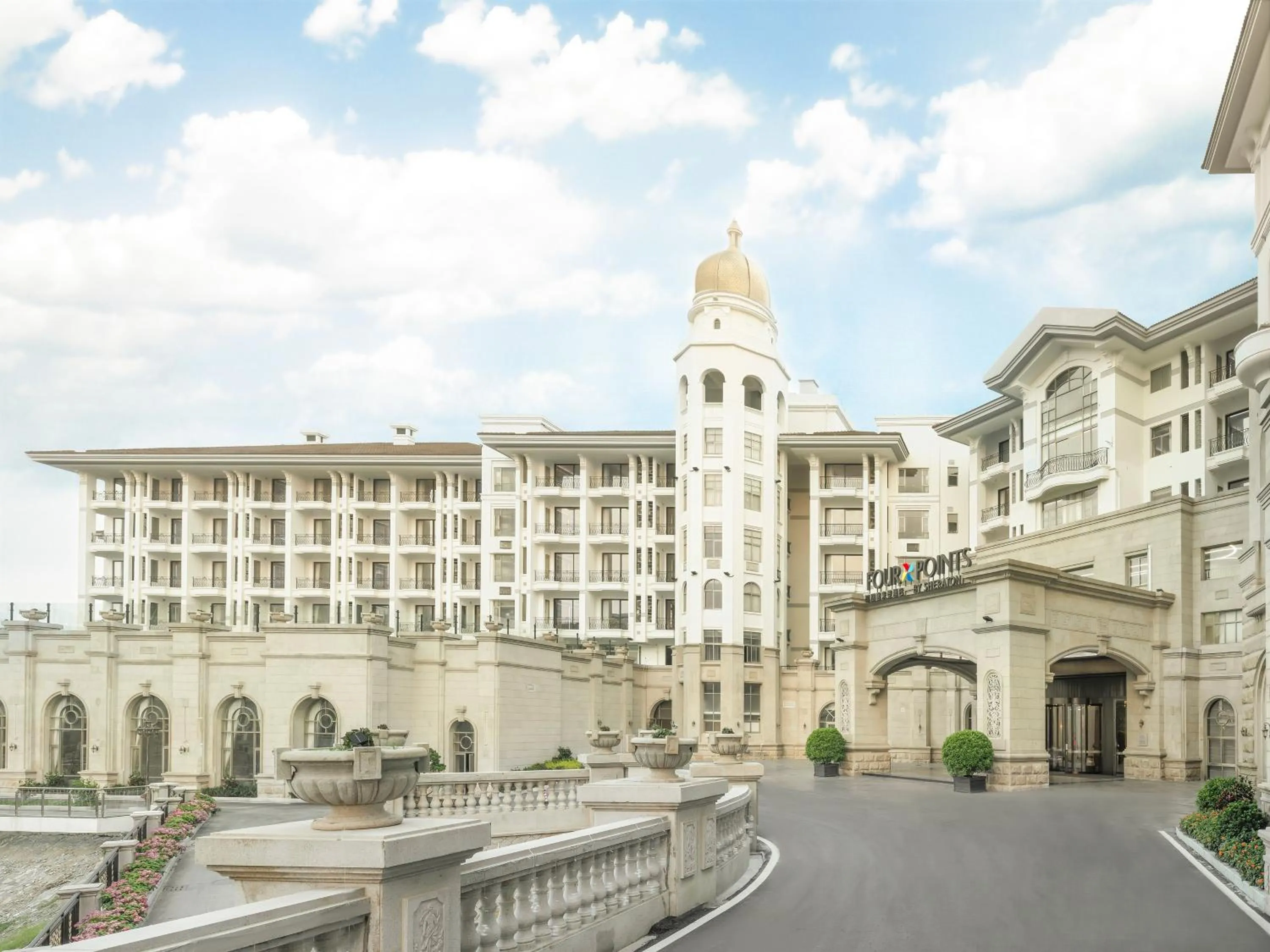 Property building in Four Points by Sheraton Yangjiang City Center