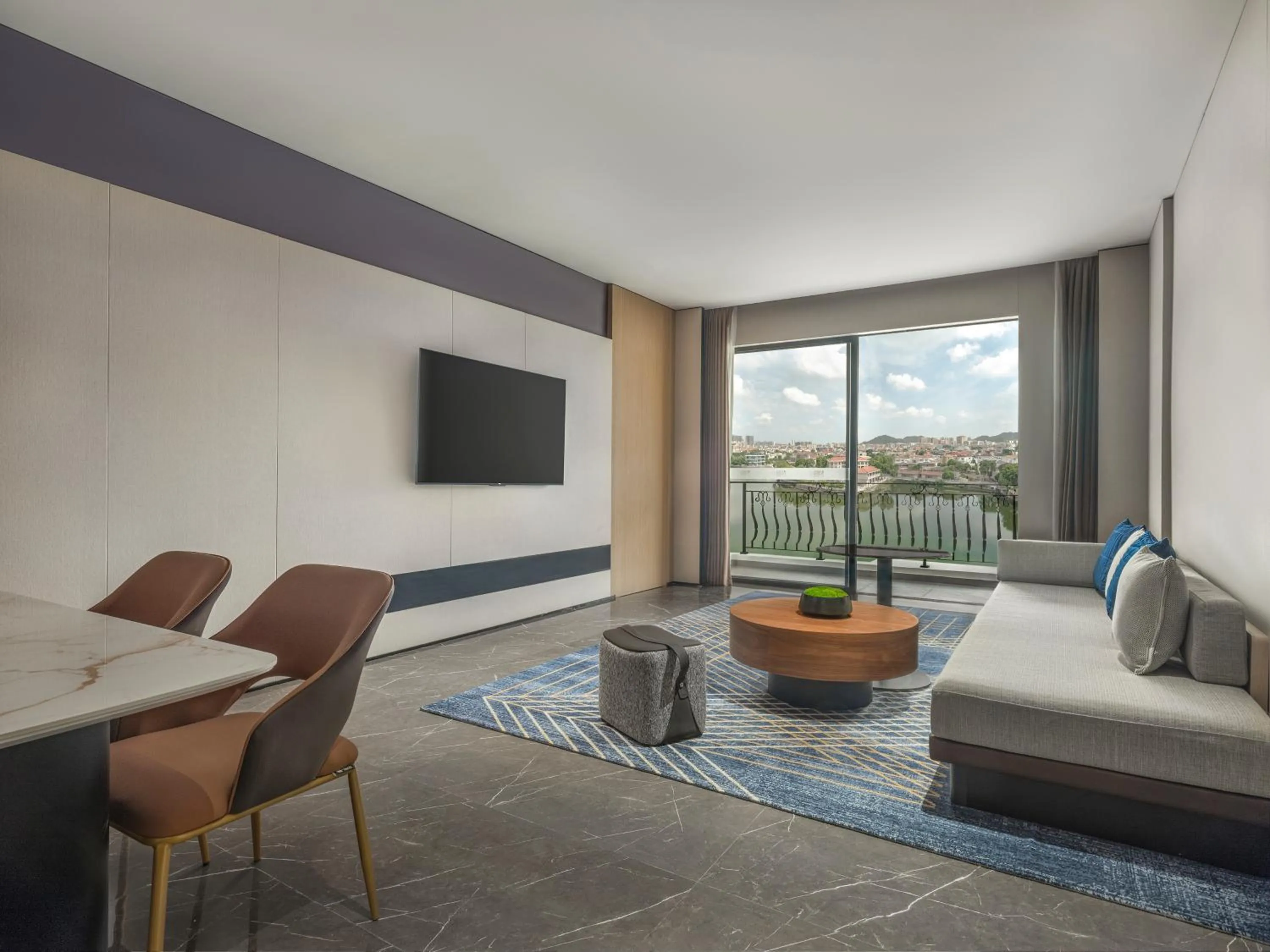 Living room in Four Points by Sheraton Yangjiang City Center