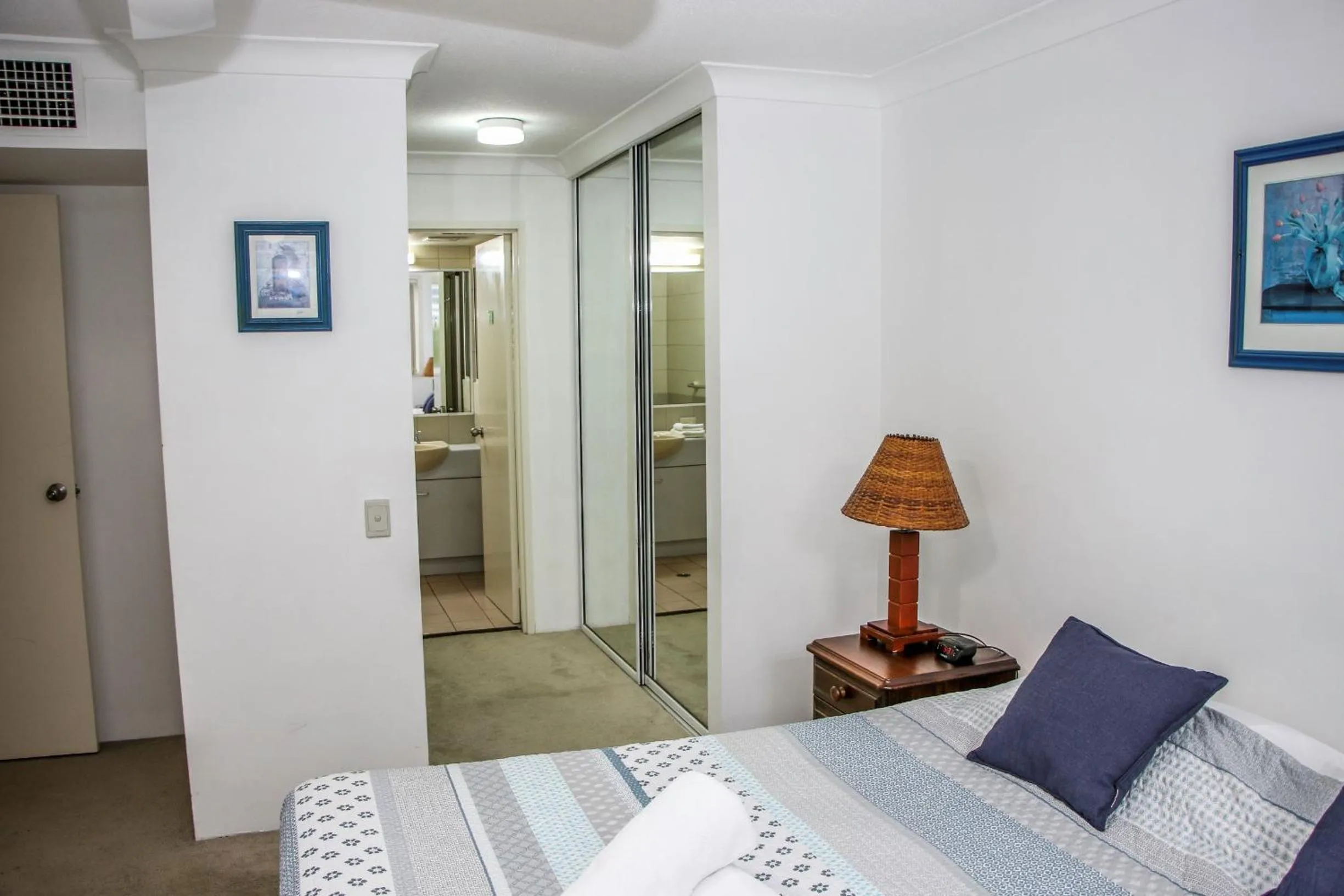 Bedroom, Bed in Surfers Beach Holiday Apartments