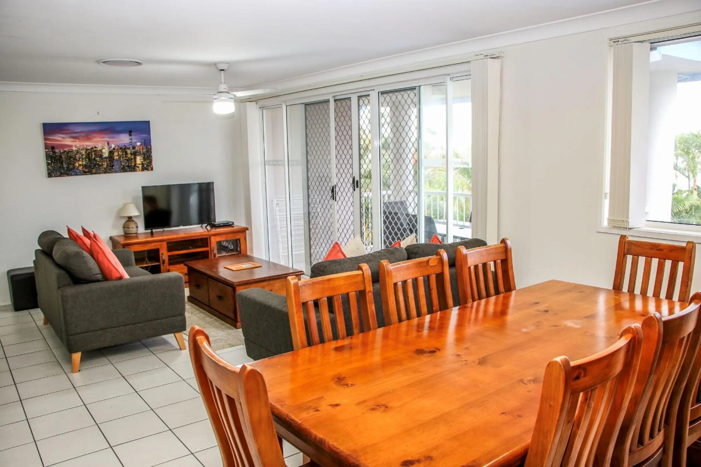 TV and multimedia in Surfers Beach Holiday Apartments