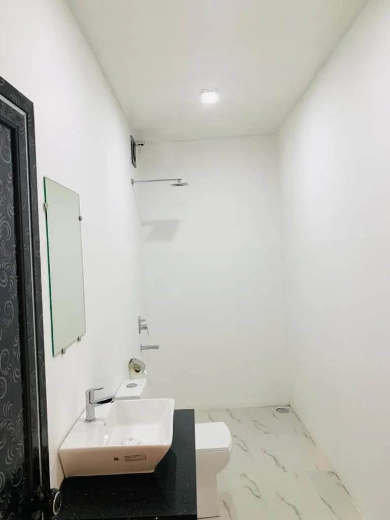 Toilet in Crystall Goa, Onyx Edition