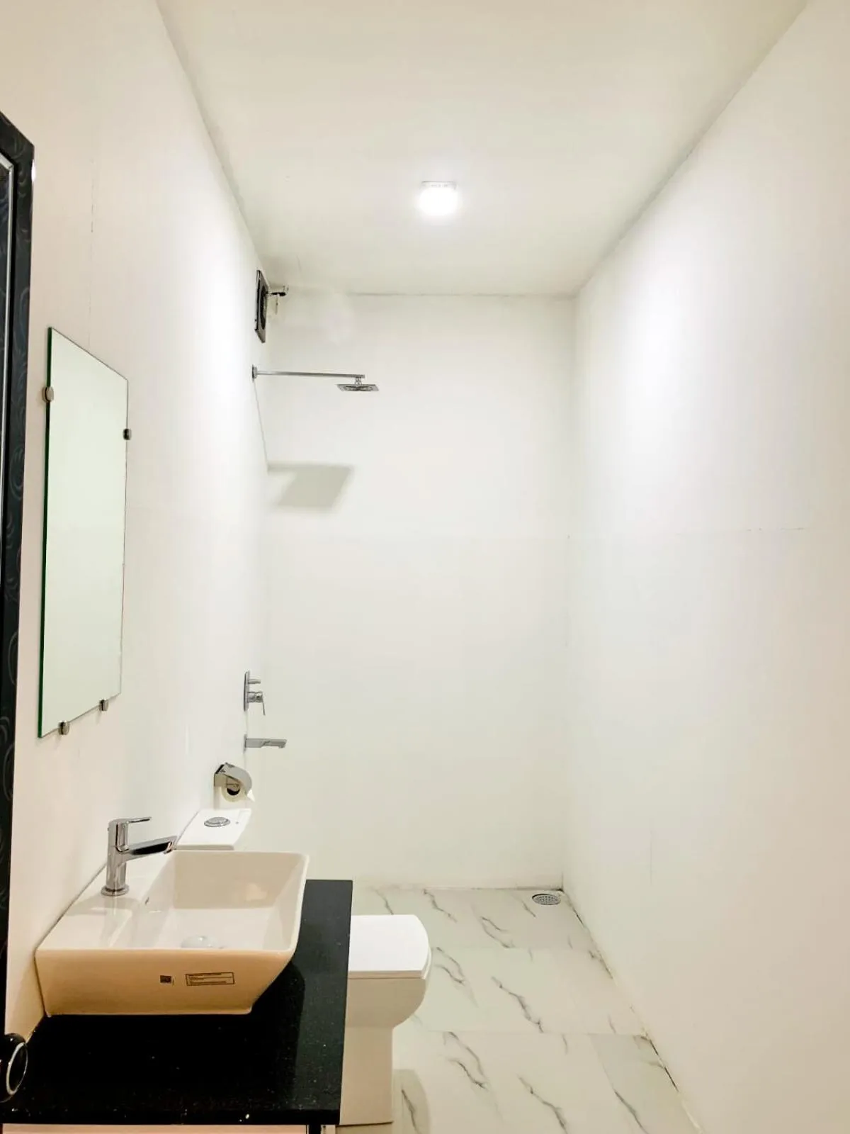 Toilet in Crystall Goa, Onyx Edition