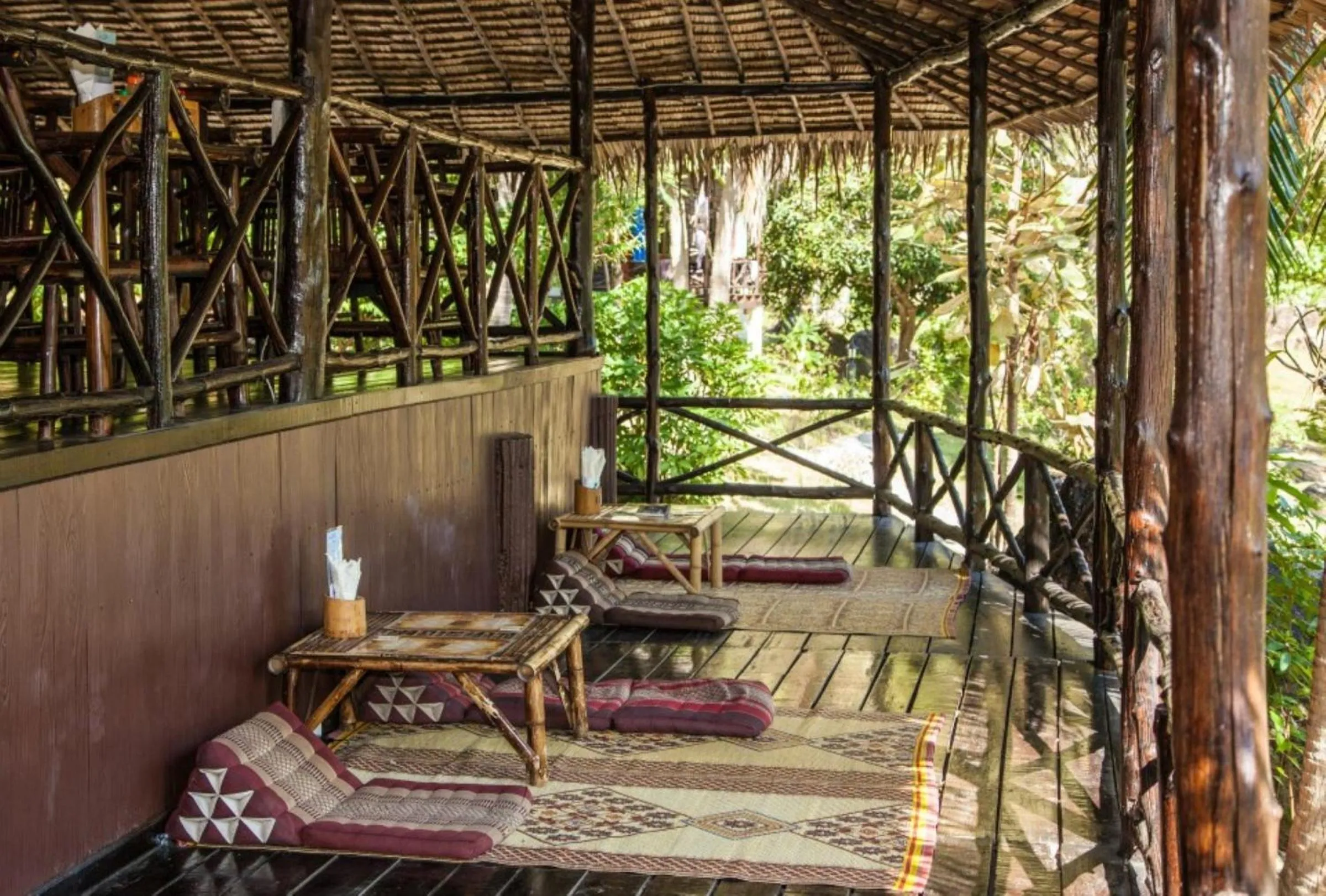 Patio in Shiralea Backpackers Resort