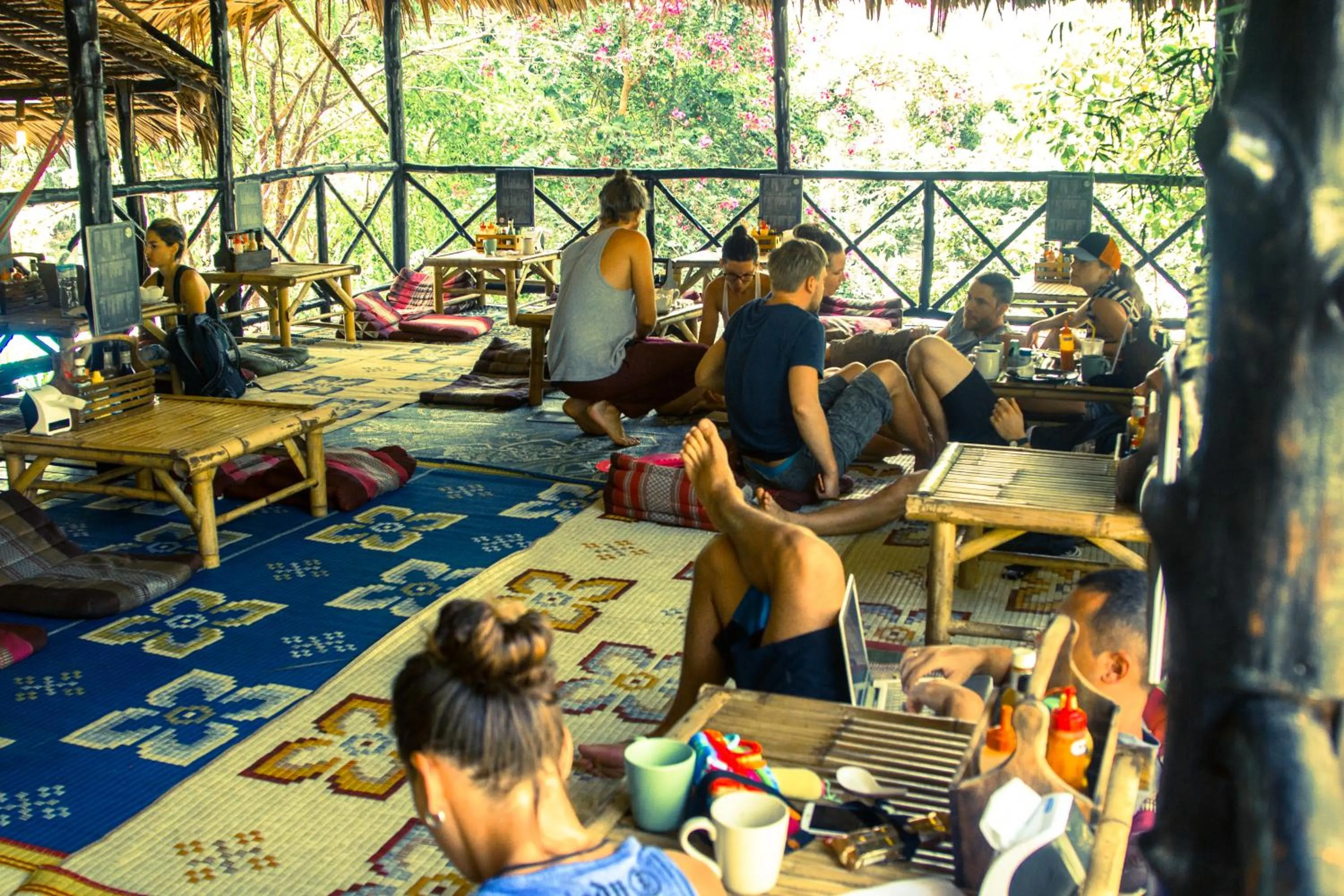 Restaurant/places to eat in Shiralea Backpackers Resort