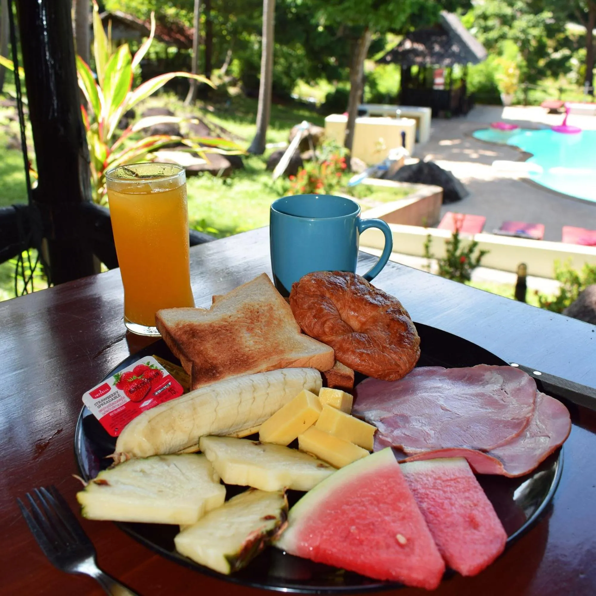 Continental breakfast in Shiralea Backpackers Resort