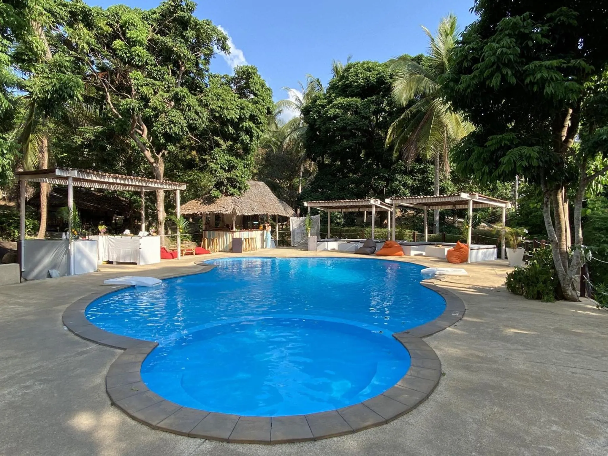 Swimming pool in Shiralea Backpackers Resort