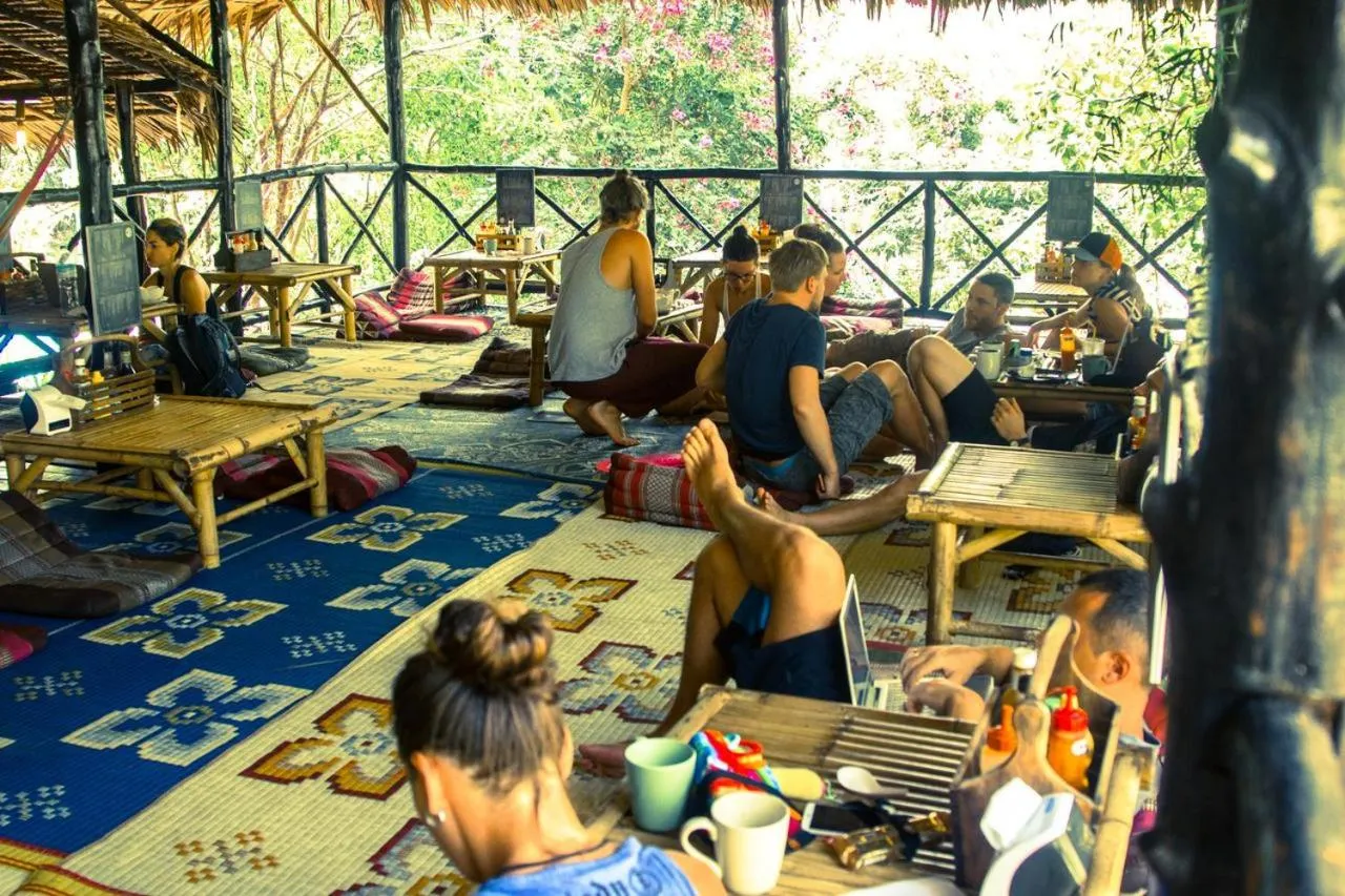 Restaurant/places to eat in Shiralea Backpackers Resort