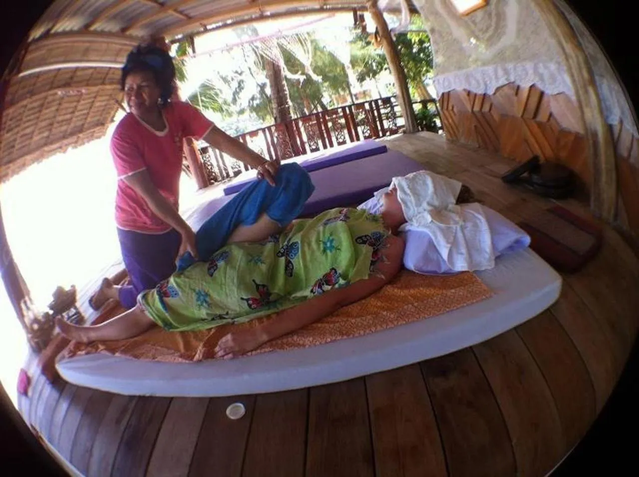 Massage in Shiralea Backpackers Resort