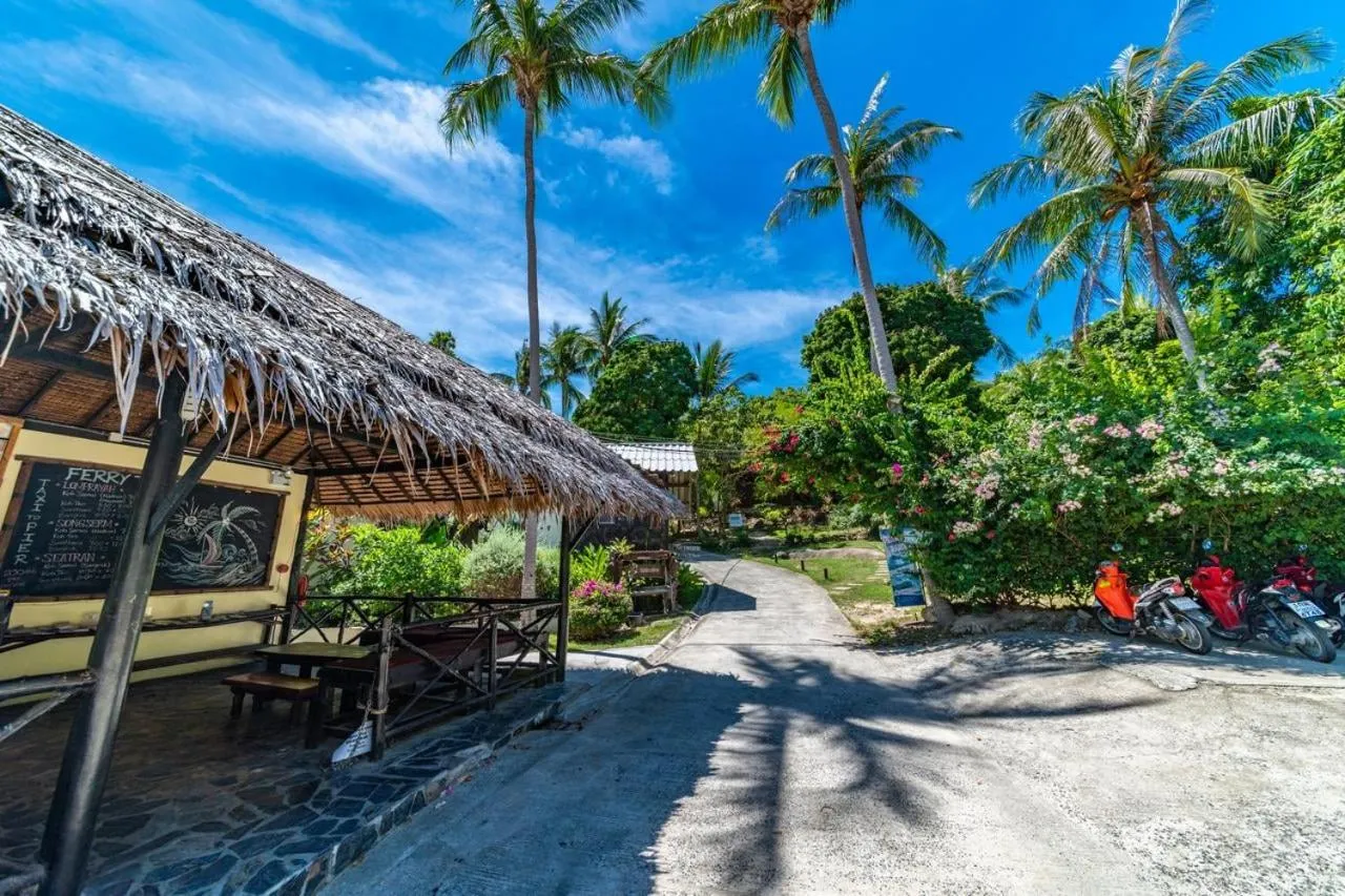 Property building in Shiralea Backpackers Resort