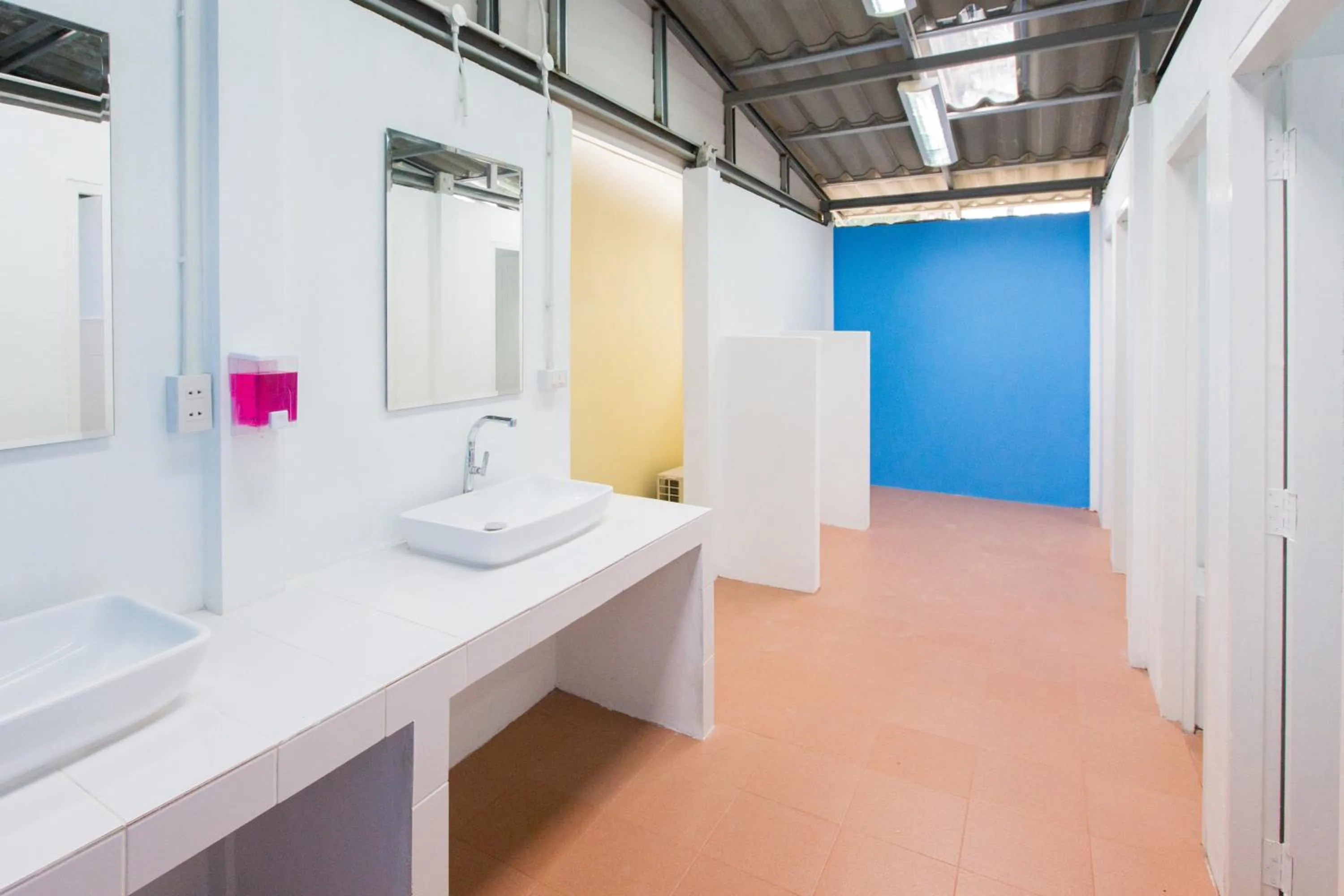 Bathroom in Shiralea Backpackers Resort