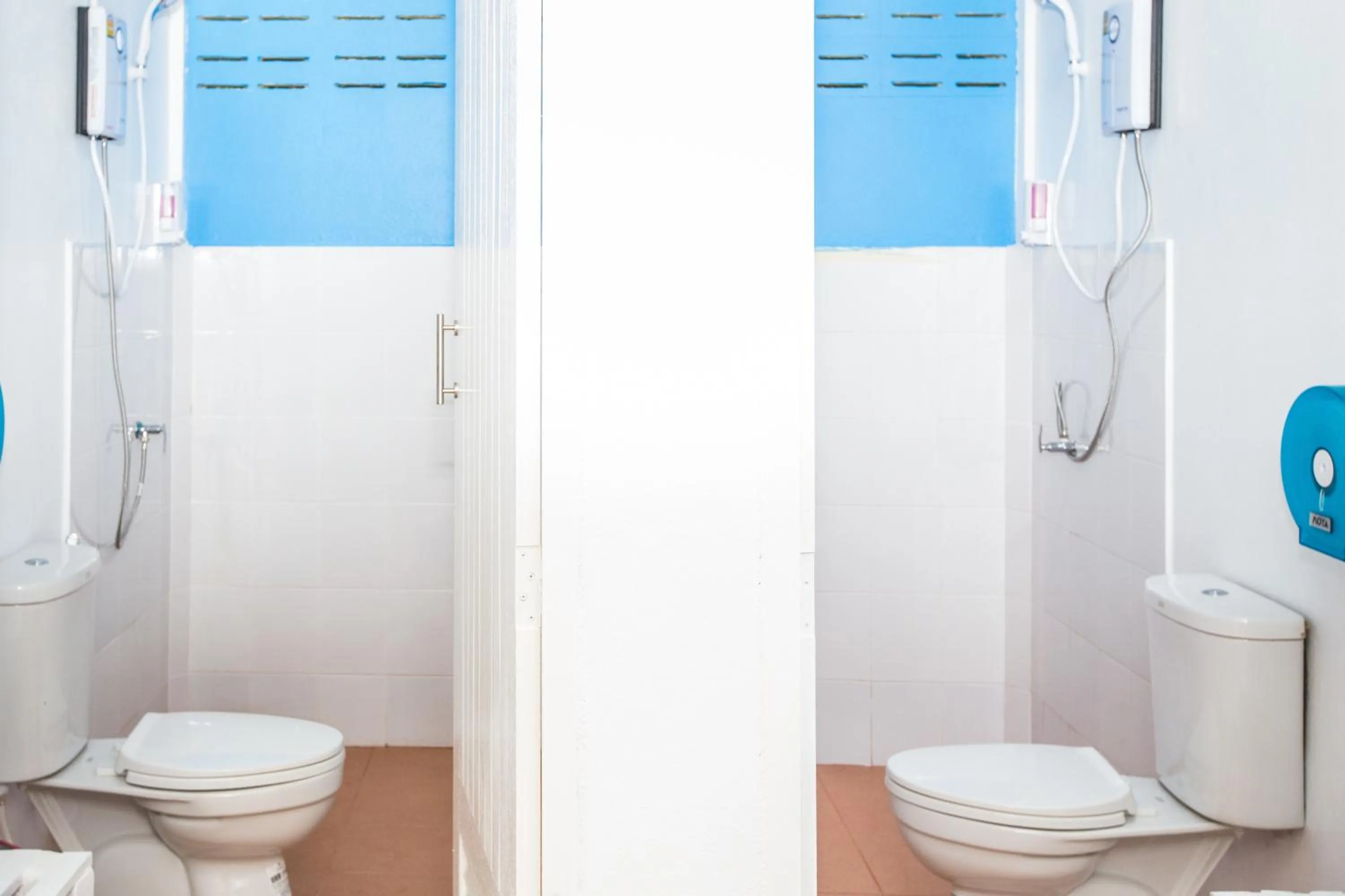 Shower in Shiralea Backpackers Resort