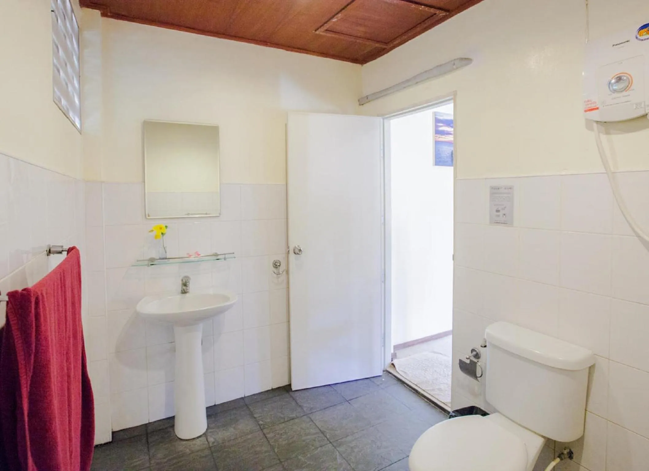 Shower in Shiralea Backpackers Resort