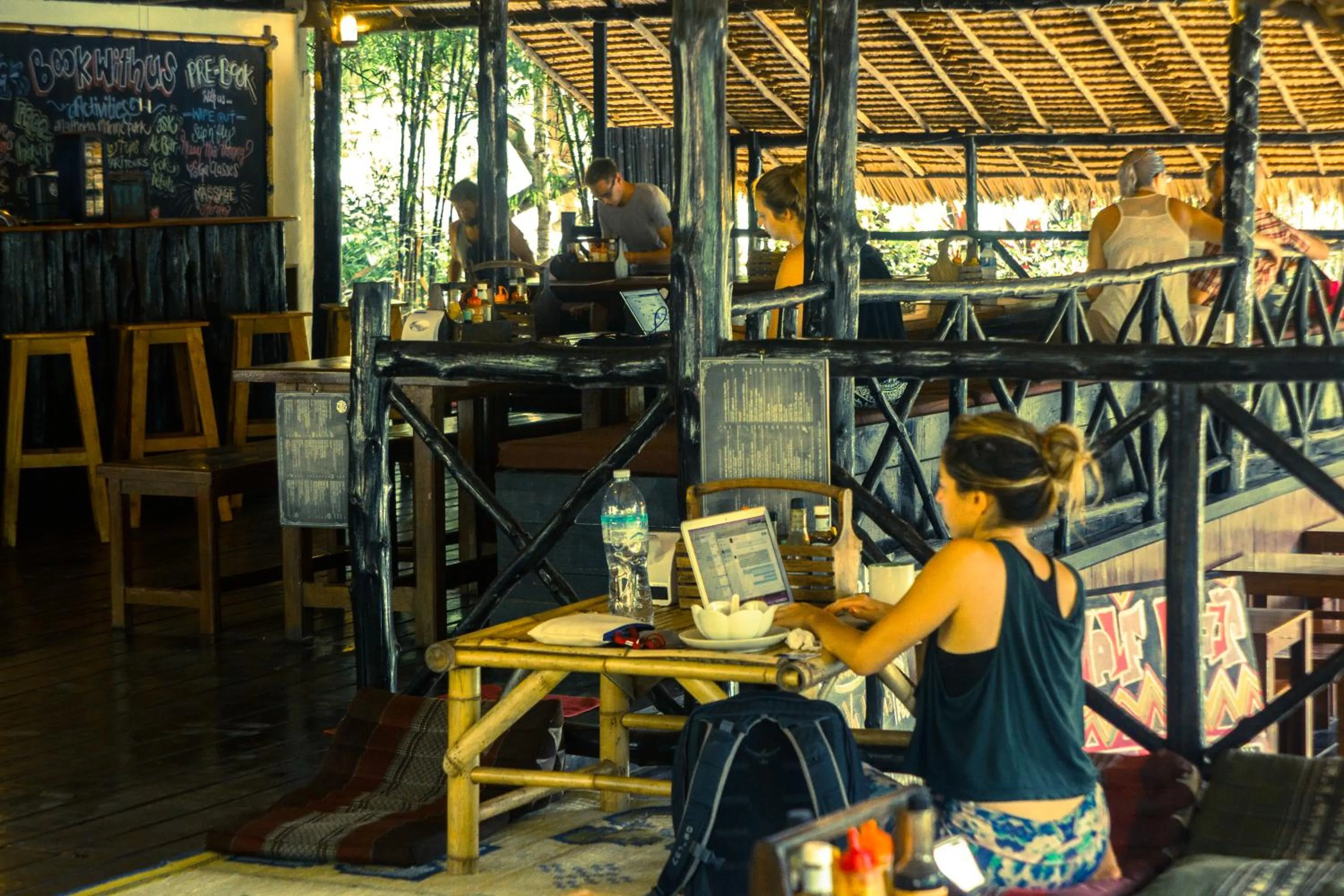 Restaurant/places to eat in Shiralea Backpackers Resort