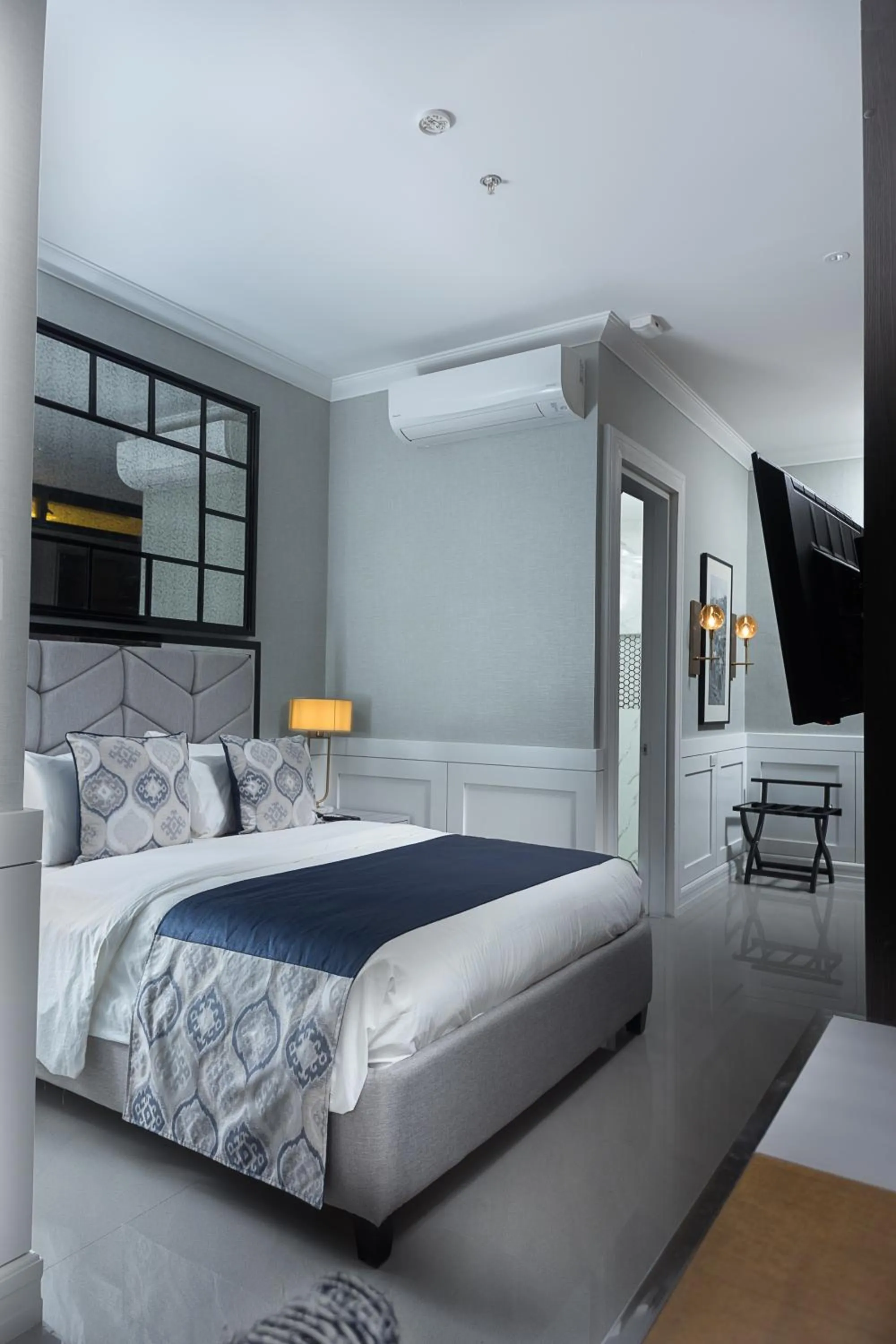 Bedroom, Bed in Stonehill Suites