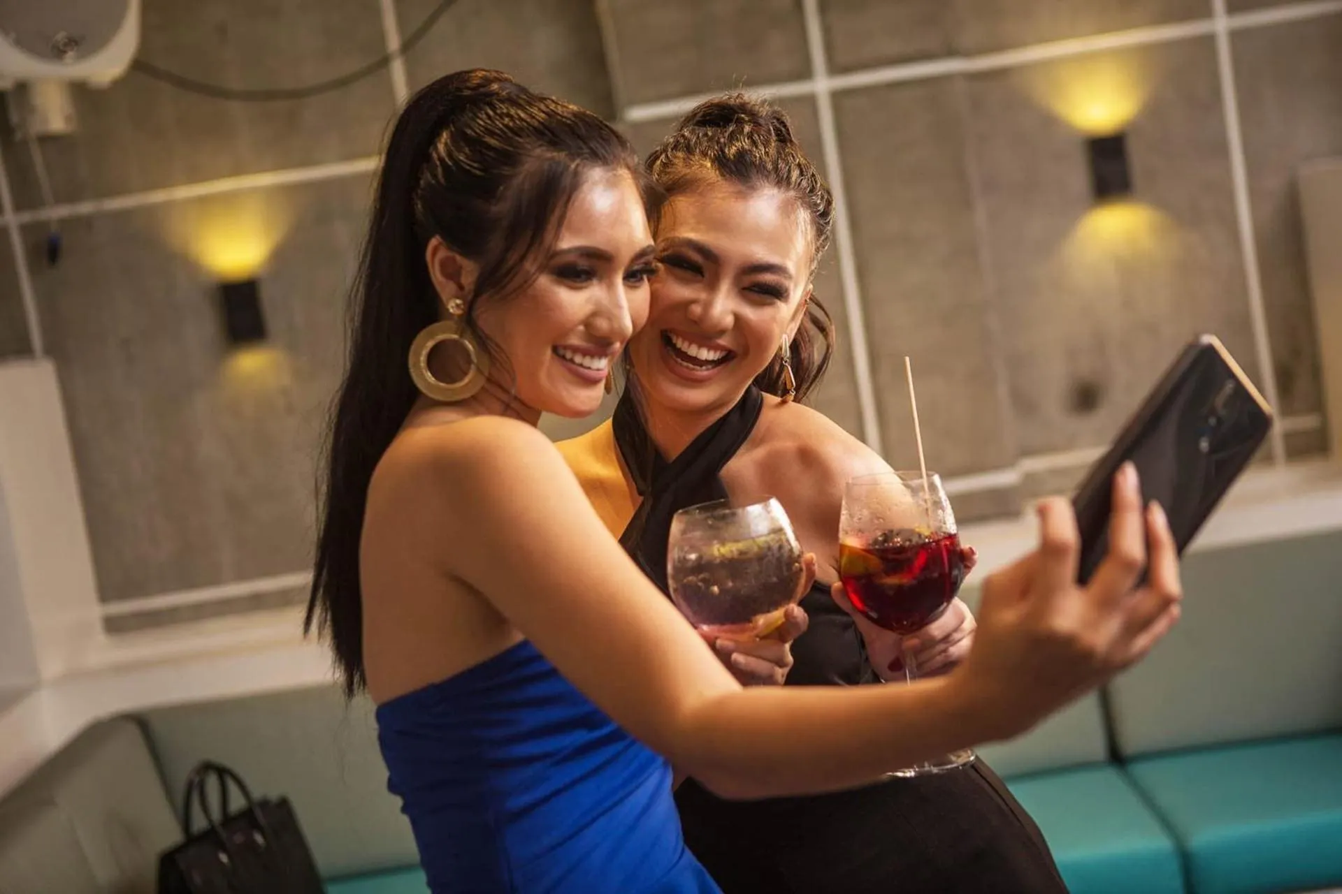 Lounge or bar in Stonehill Suites