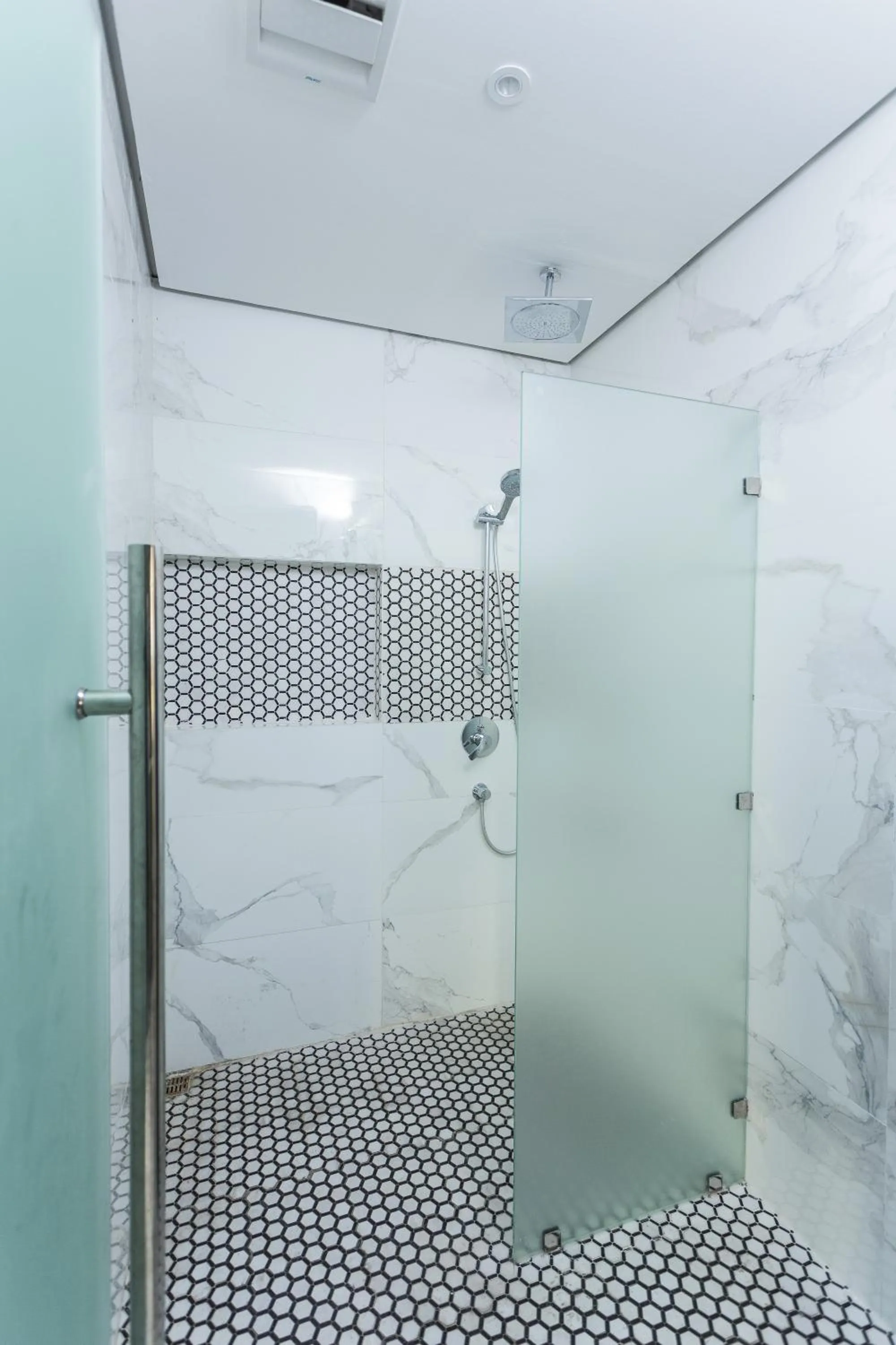 Fitness centre/facilities in Stonehill Suites