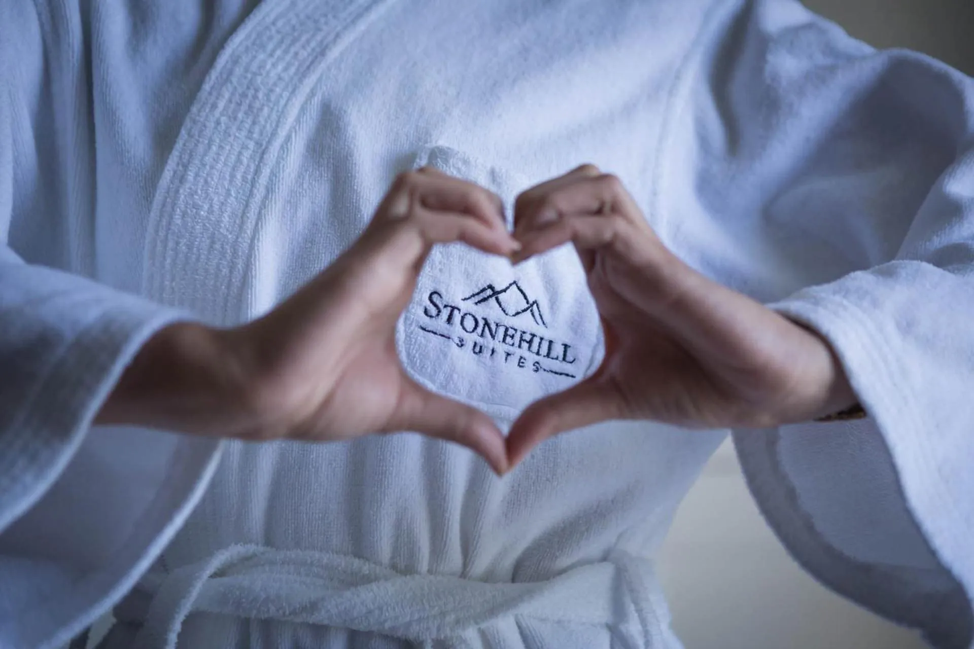 Property logo or sign, Bed in Stonehill Suites