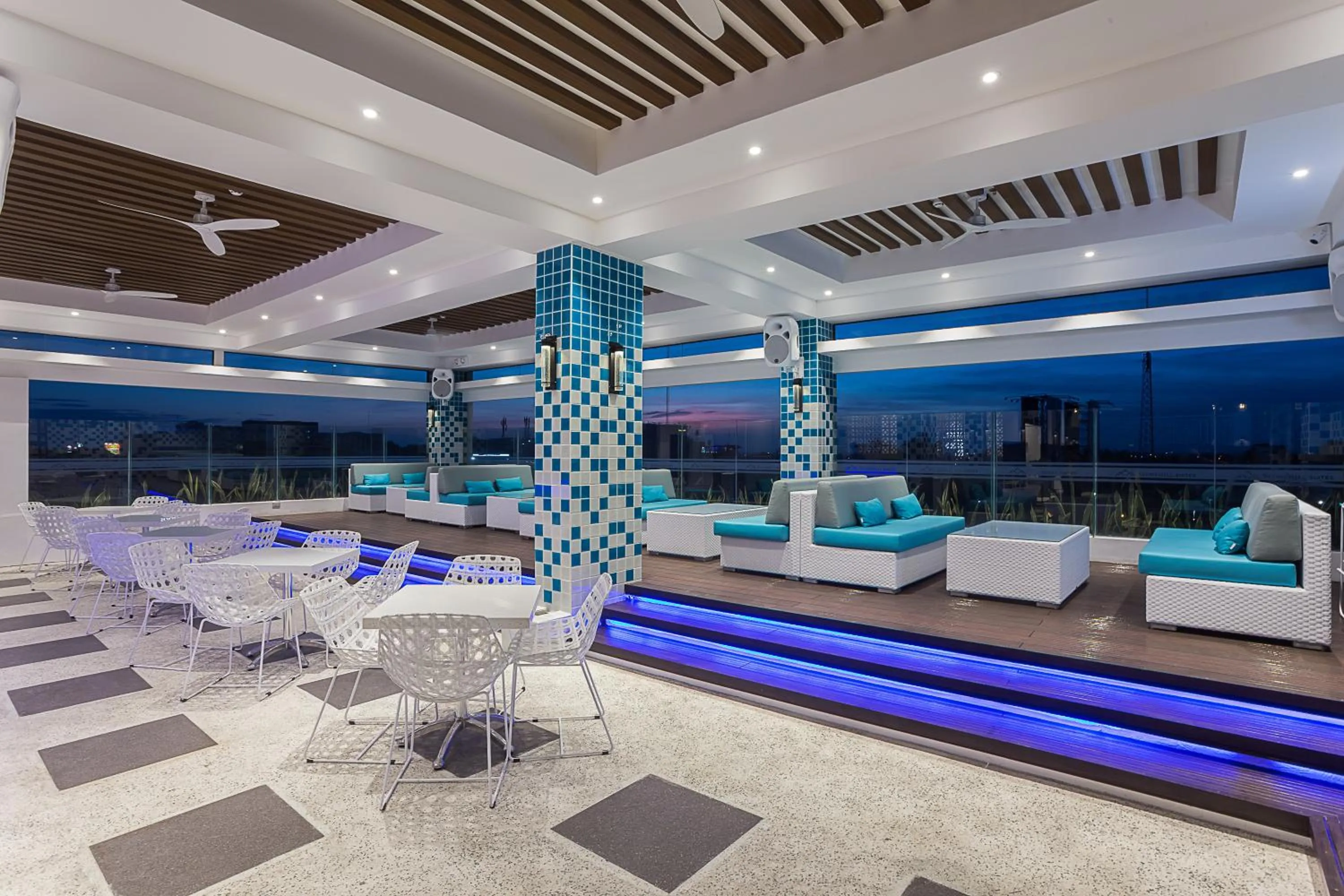 Restaurant/places to eat in Stonehill Suites