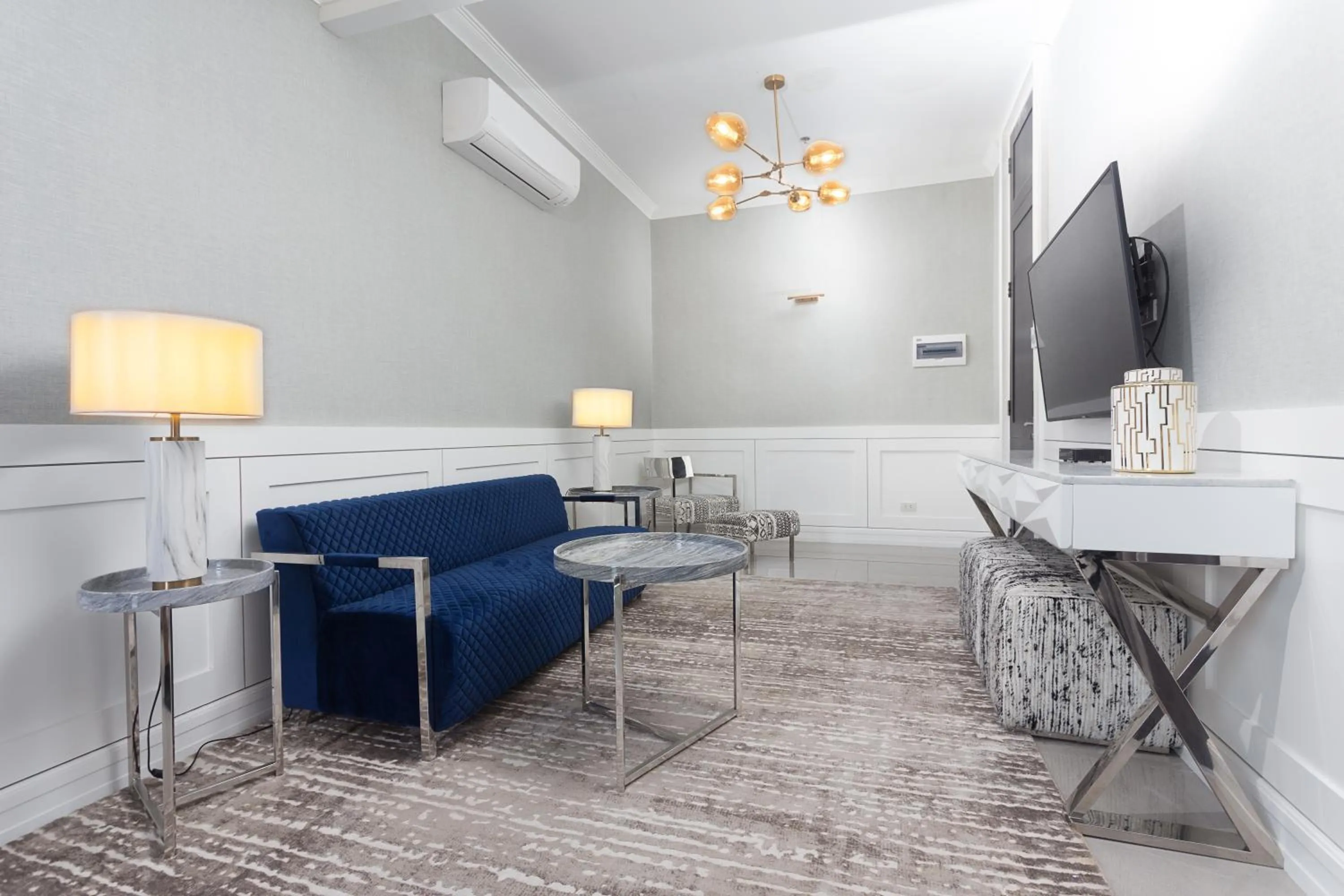 TV and multimedia in Stonehill Suites