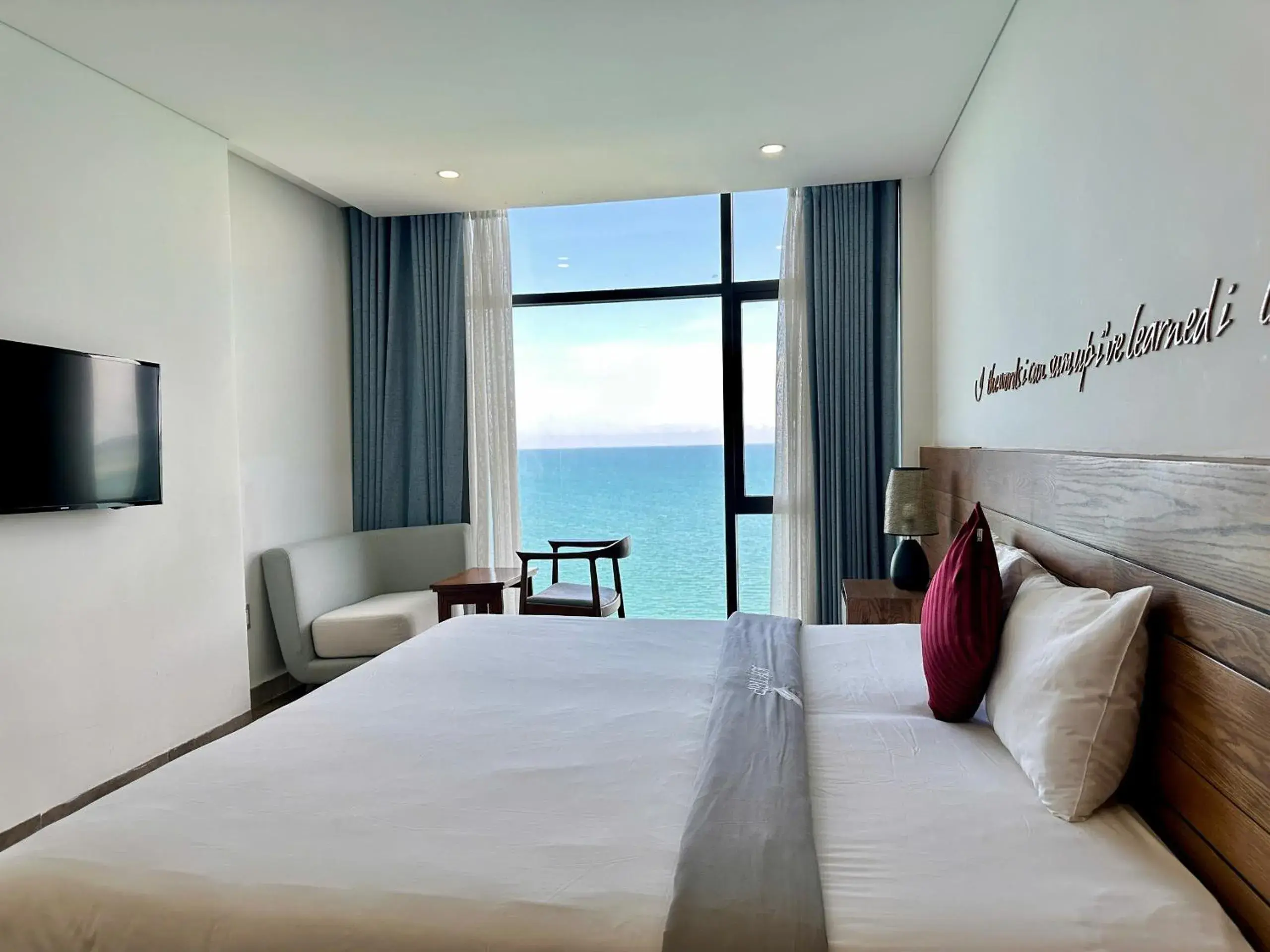 Deluxe Double or Twin Room with Ocean View in Joy Trip Hotel & Spa Nha Trang Deluxe Double or Twin Room with Ocean View in Joy Trip Hotel & Spa Nha Trang
