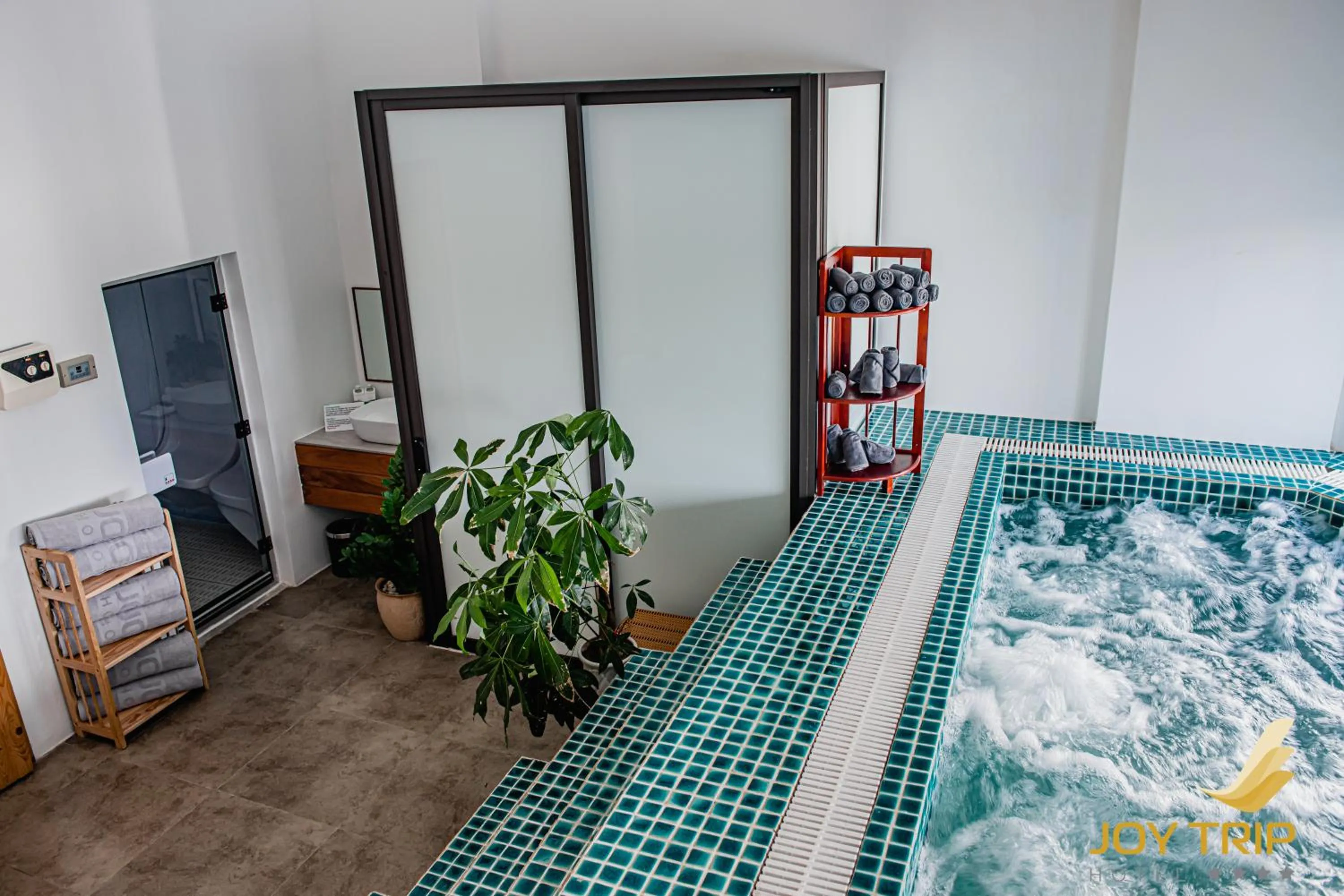Hot Tub in Joy Trip Hotel & Spa Nha Trang