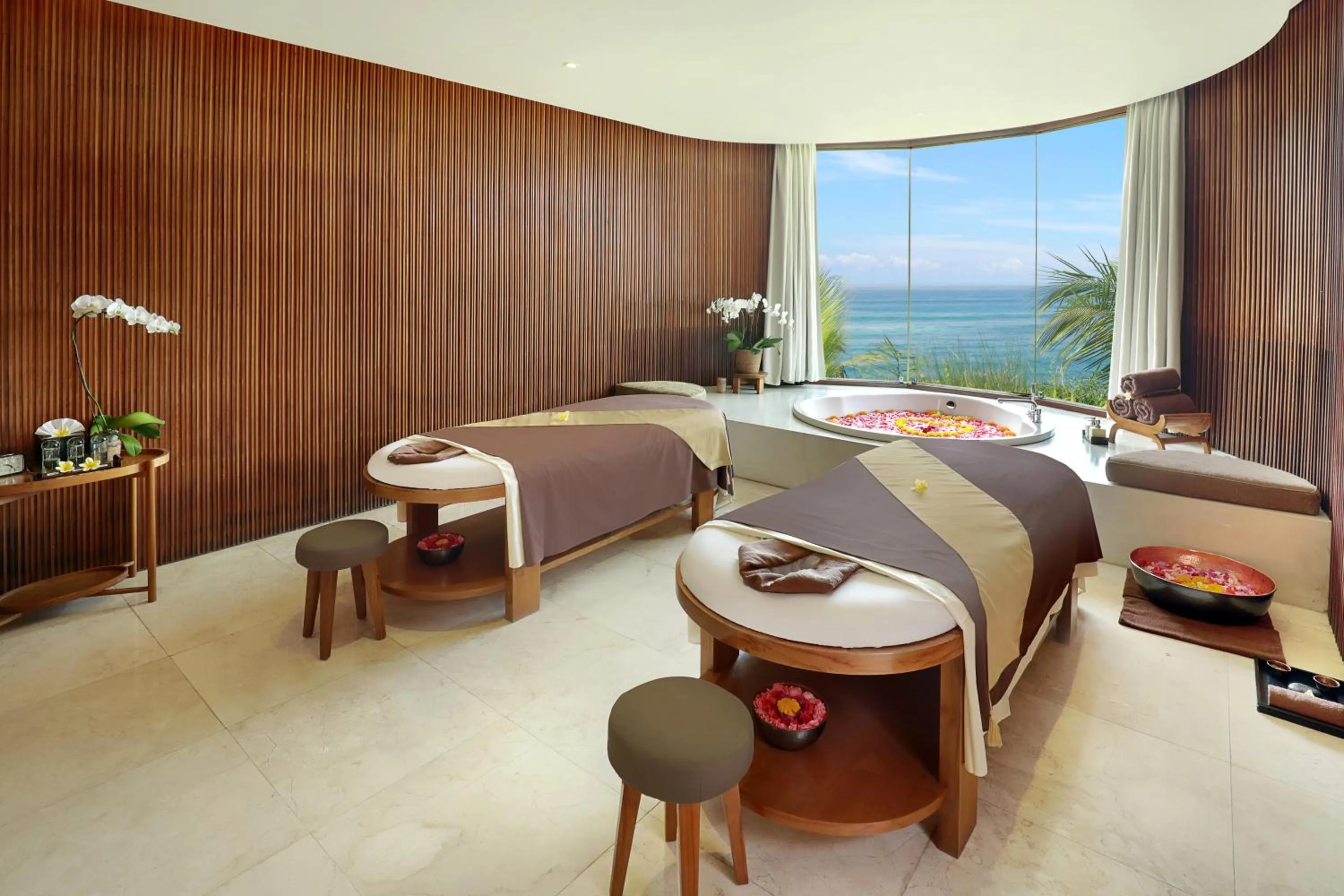 Hot Spring Bath, Bed in Candi Beach Resort & Spa