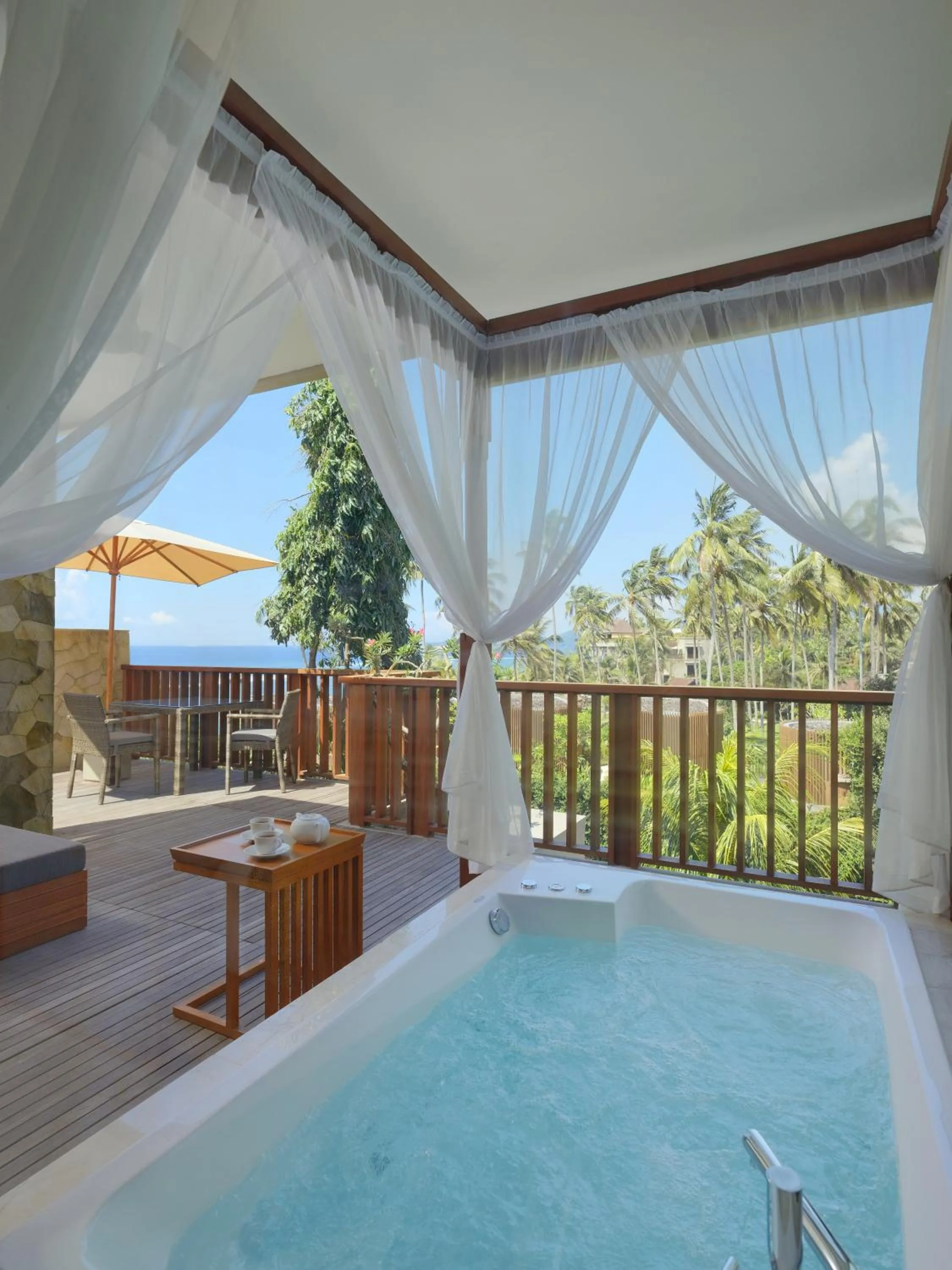 Hot Tub in Candi Beach Resort & Spa