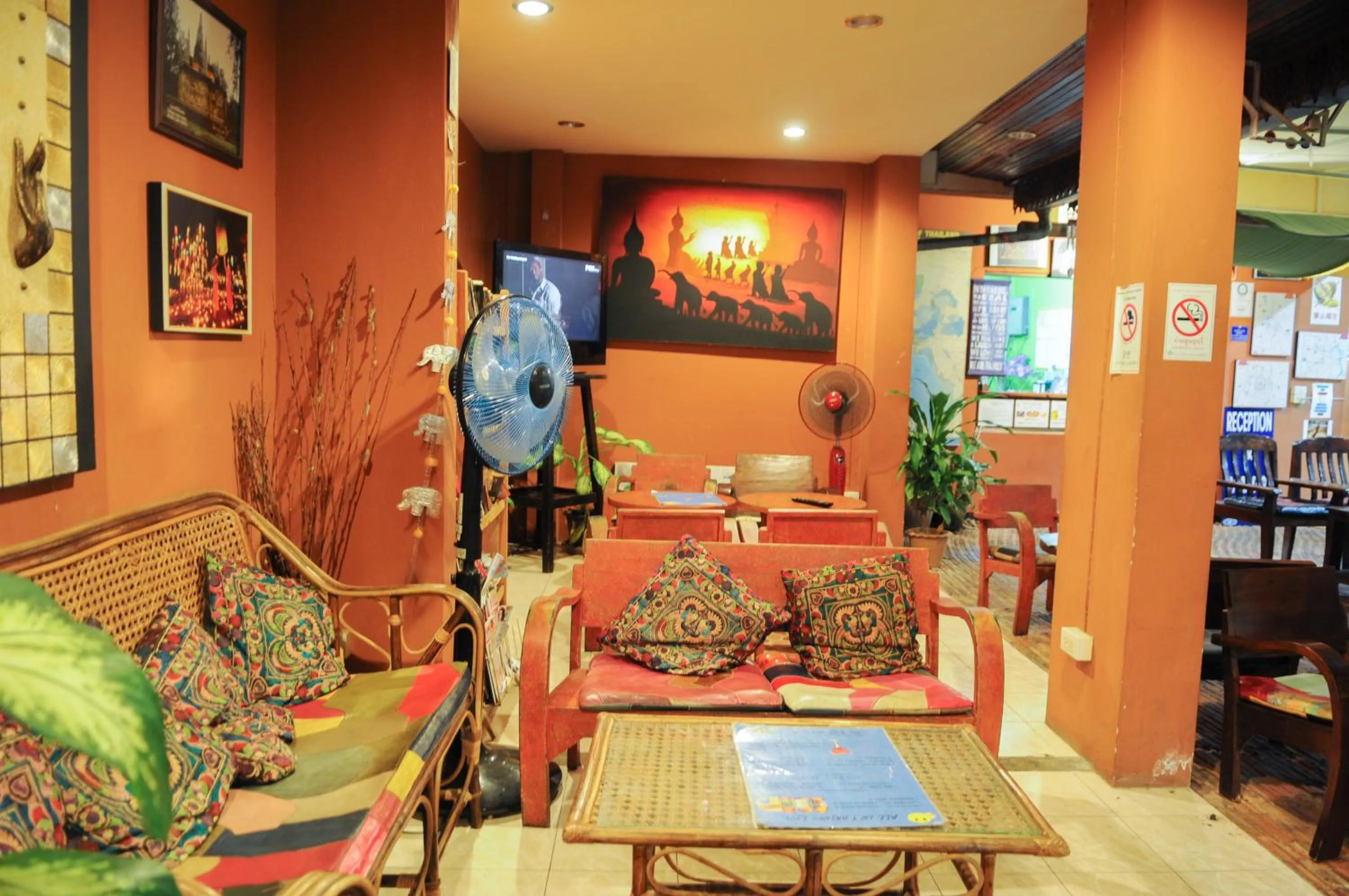 Communal lounge/ TV room in All in 1 Guesthouse