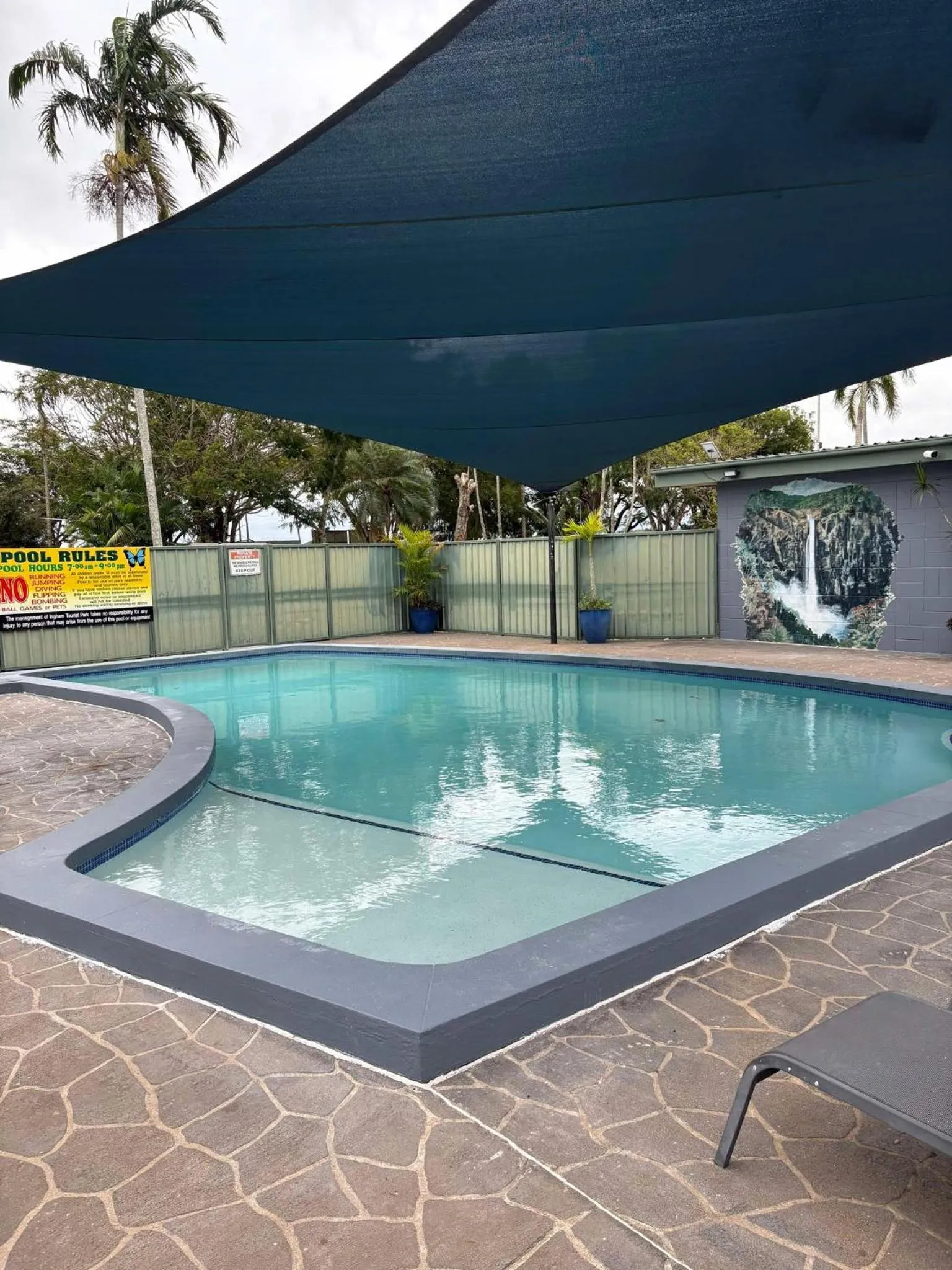 Swimming pool in Ingham Tourist Park